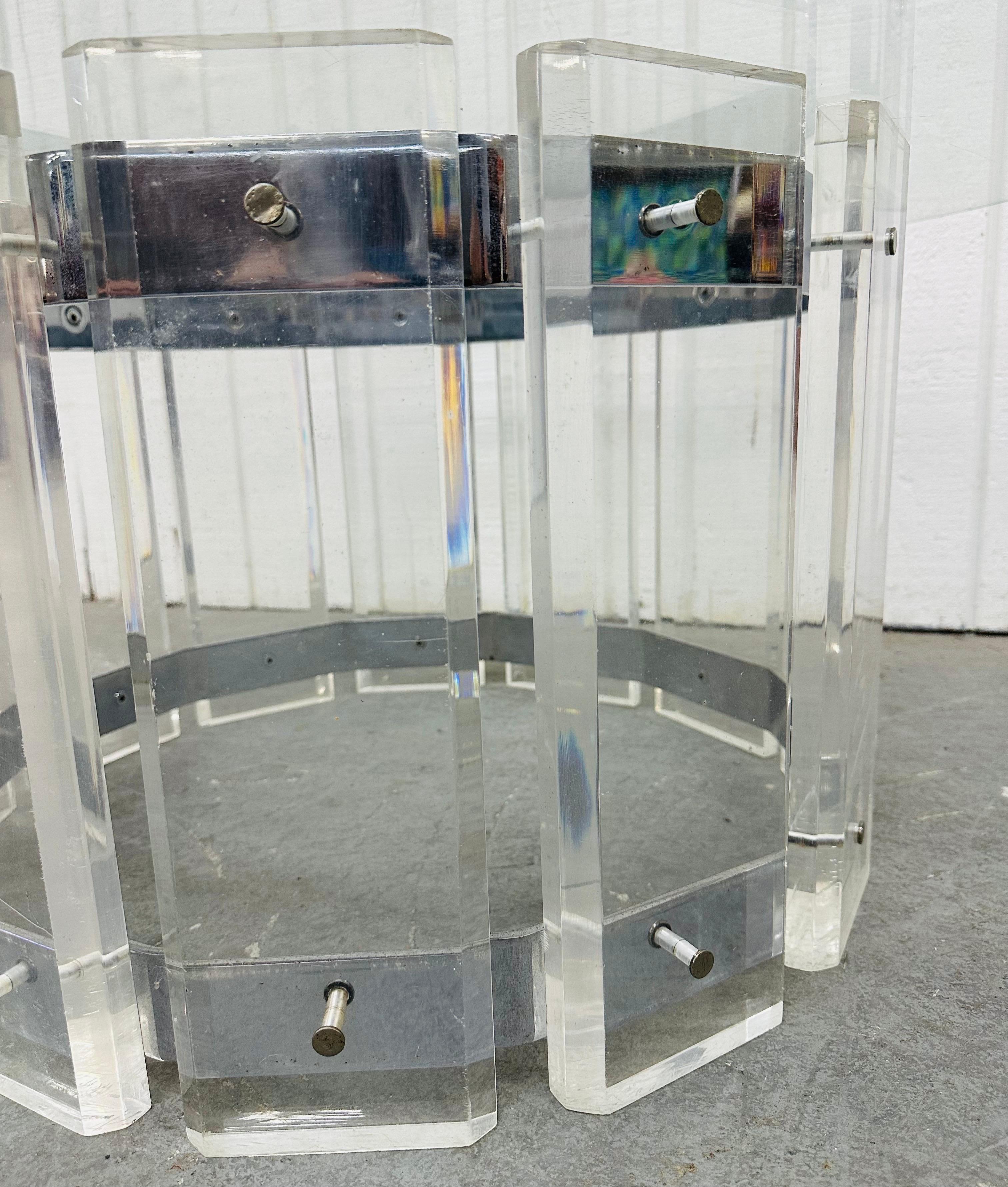 Table basse vintage moderne en Lucite avec plateau en verre Bon état - En vente à Clarksboro, NJ