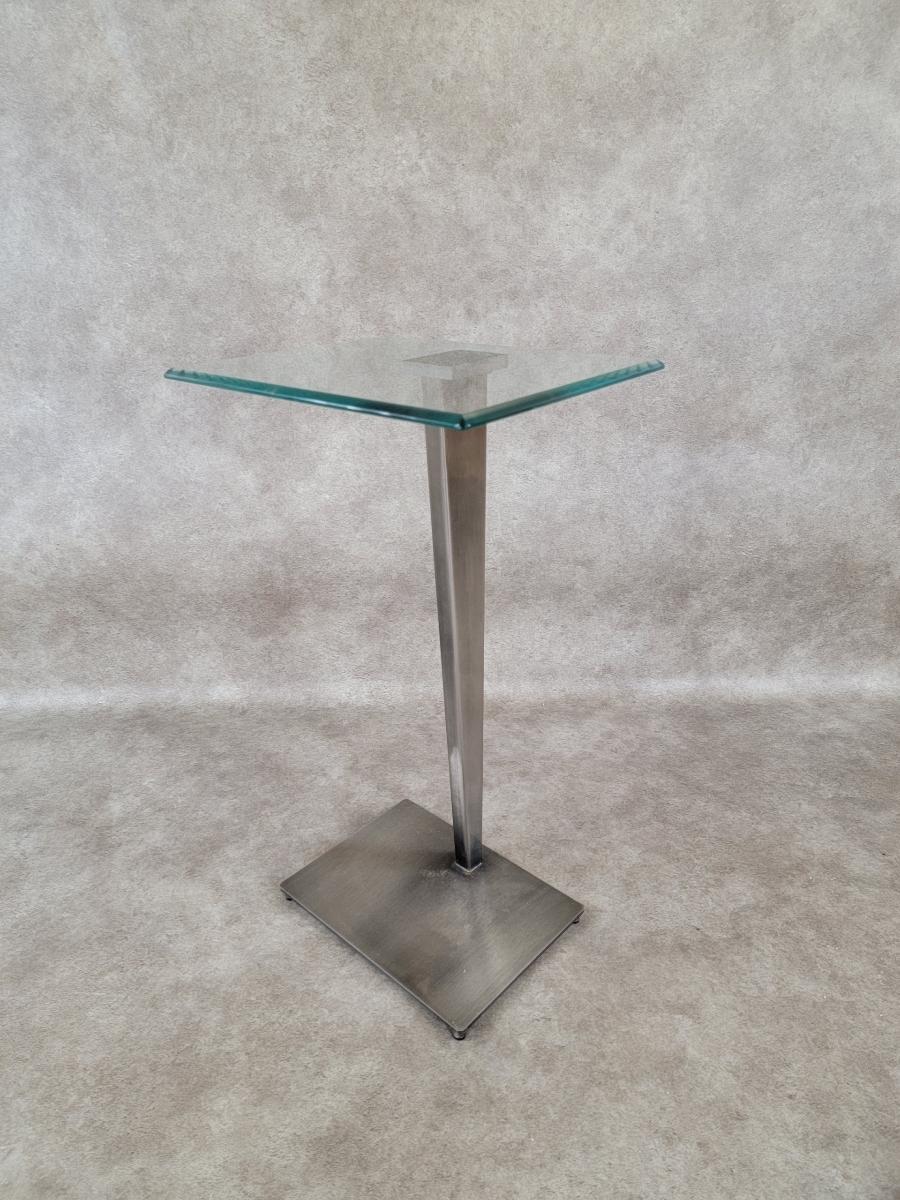 Postmoderne Table d'appoint moderne vintage avec plateau en verre et piédestal à base de piédestal en vente