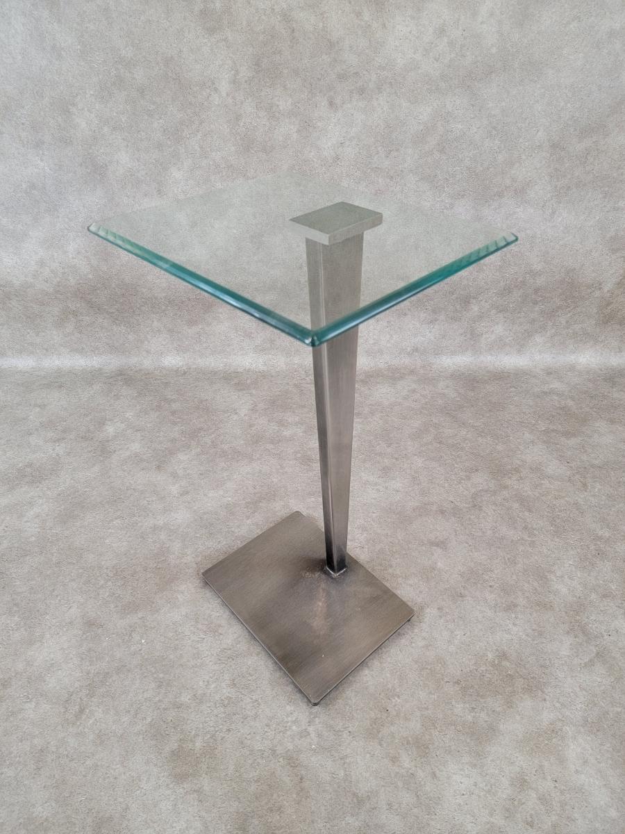Inconnu Table d'appoint moderne vintage avec plateau en verre et piédestal à base de piédestal en vente