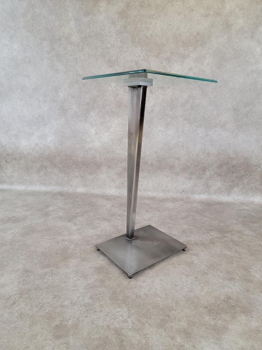 Table d'appoint moderne vintage avec plateau en verre et piédestal à base de piédestal Bon état - En vente à Chicago, IL