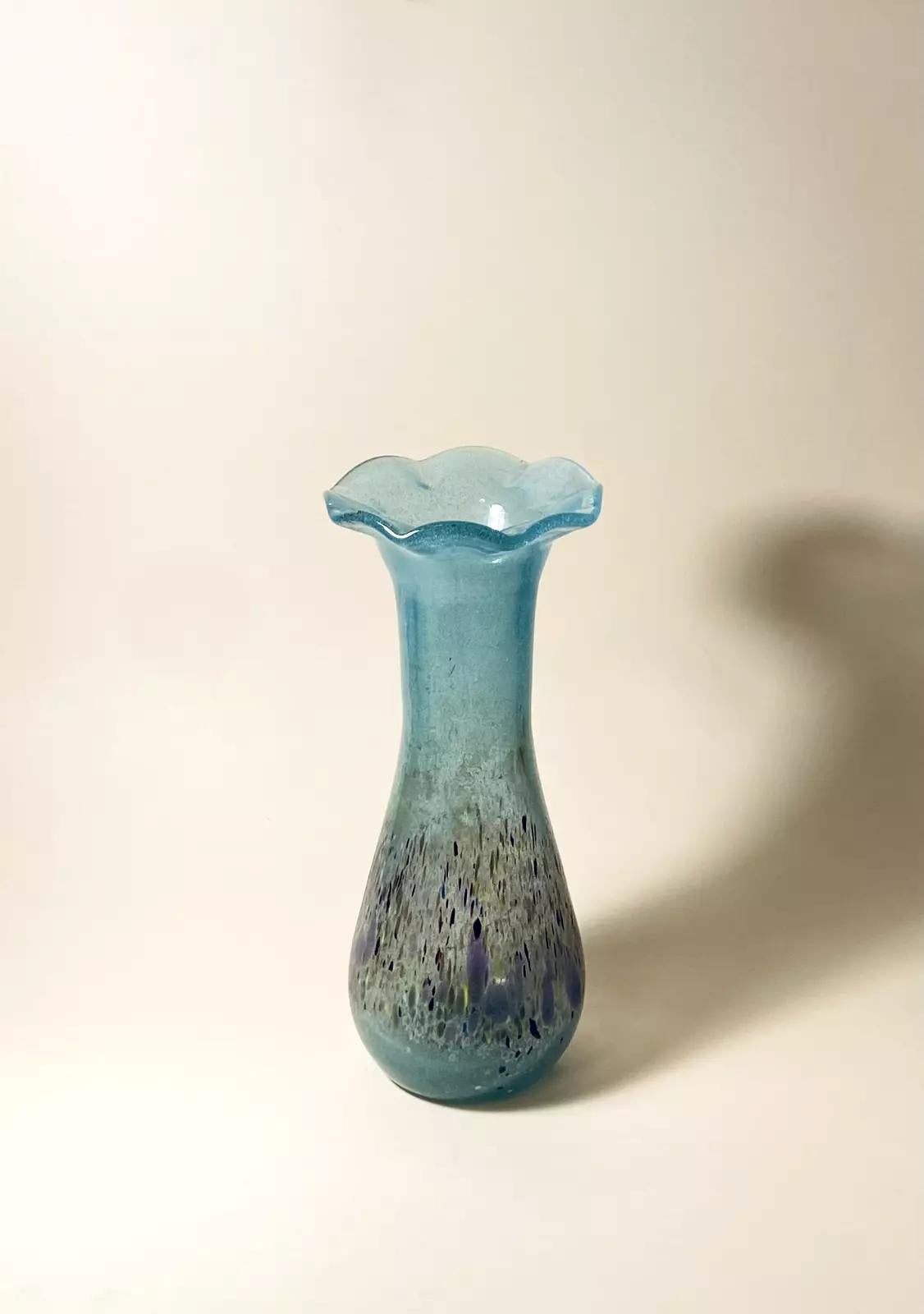 Ungherese Vaso di vetro moderno d'epoca Budveszel Gyula Ungheria anni '90 in vendita