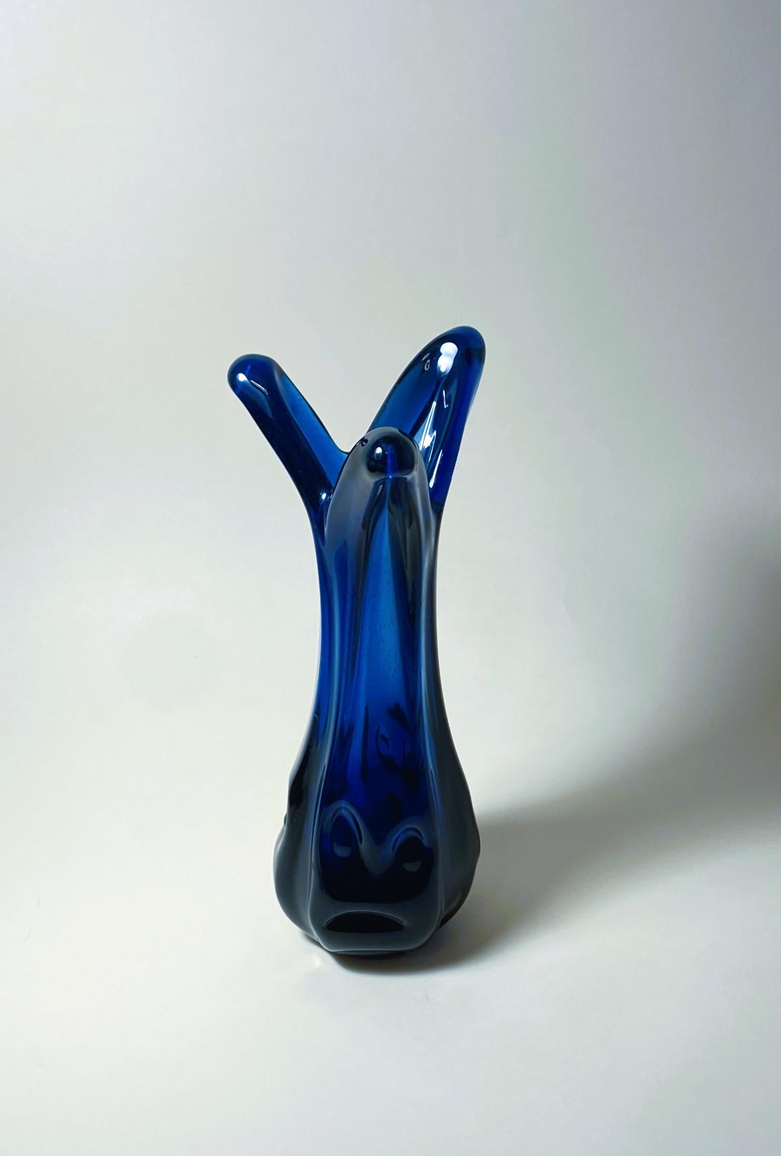Fatto a mano Vaso di vetro moderno d'epoca Budveszel Gyula Ungheria anni '90 in vendita
