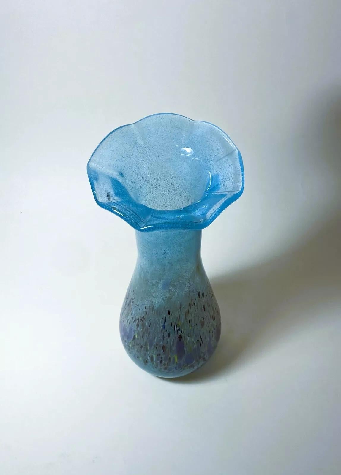 Fatto a mano Vaso di vetro moderno d'epoca Budveszel Gyula Ungheria anni '90 in vendita
