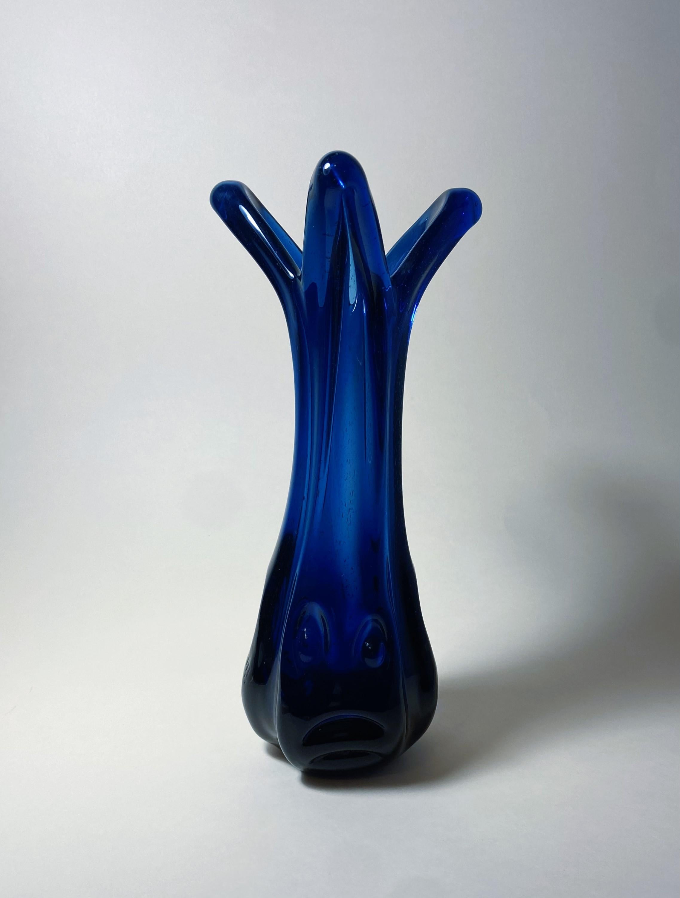 Fine XX secolo Vaso di vetro moderno d'epoca Budveszel Gyula Ungheria anni '90 in vendita