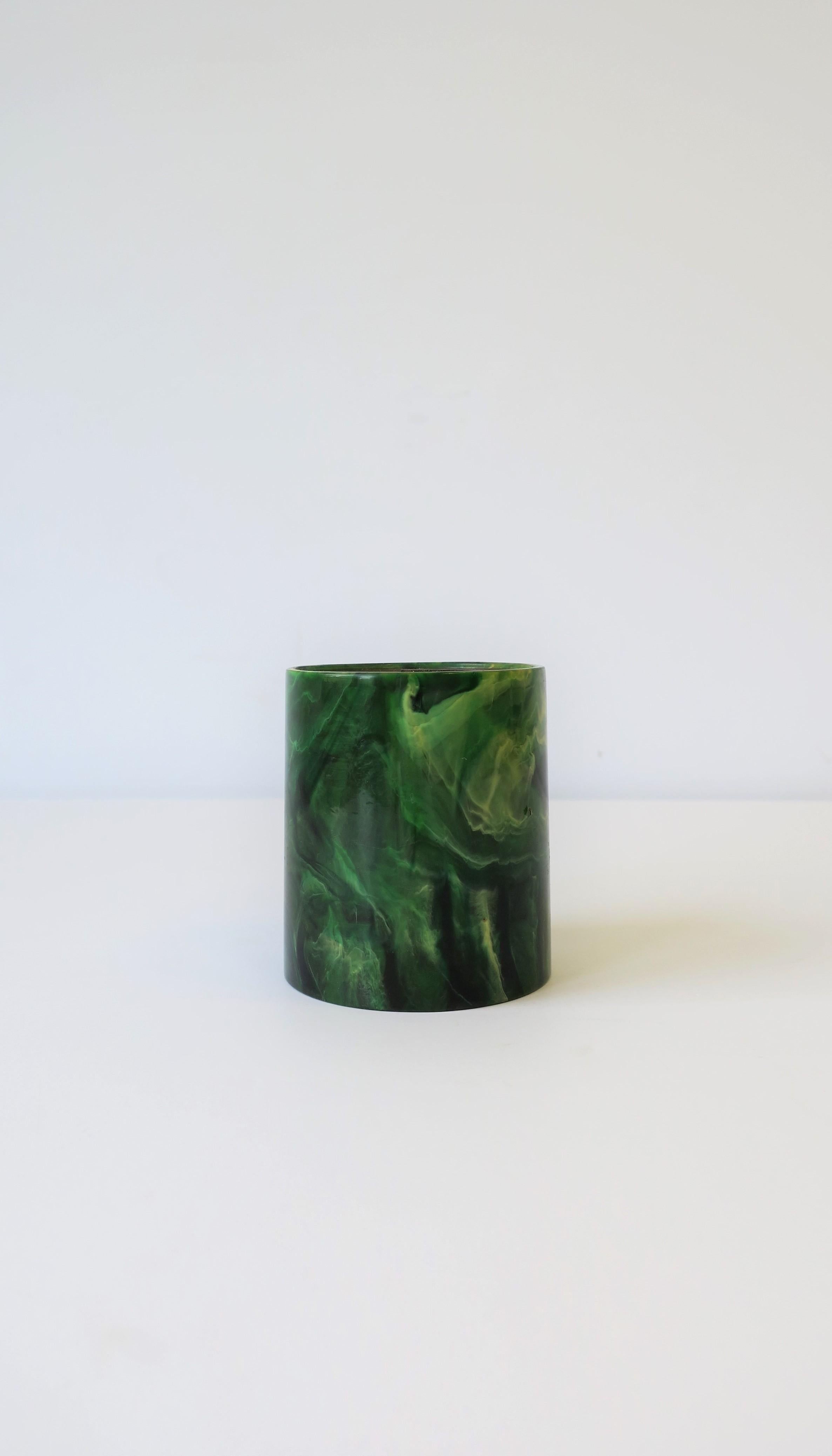 A chic vintage '70s Modern or Postmodern green malachite style desk pen/pencil holder cup, circa 1970s.

Piece measures: 2.75