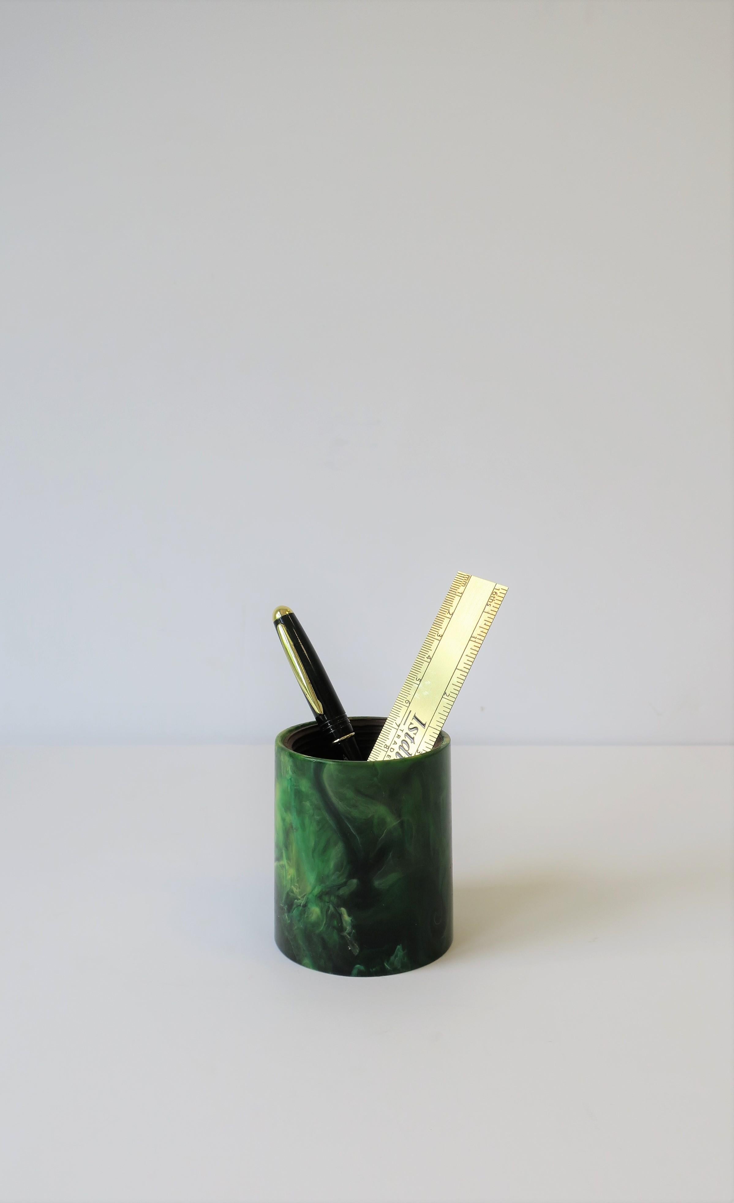 Vintage Modern Green Malachite Style Desk Pen Pencil Holder Cup In Good Condition In New York, NY