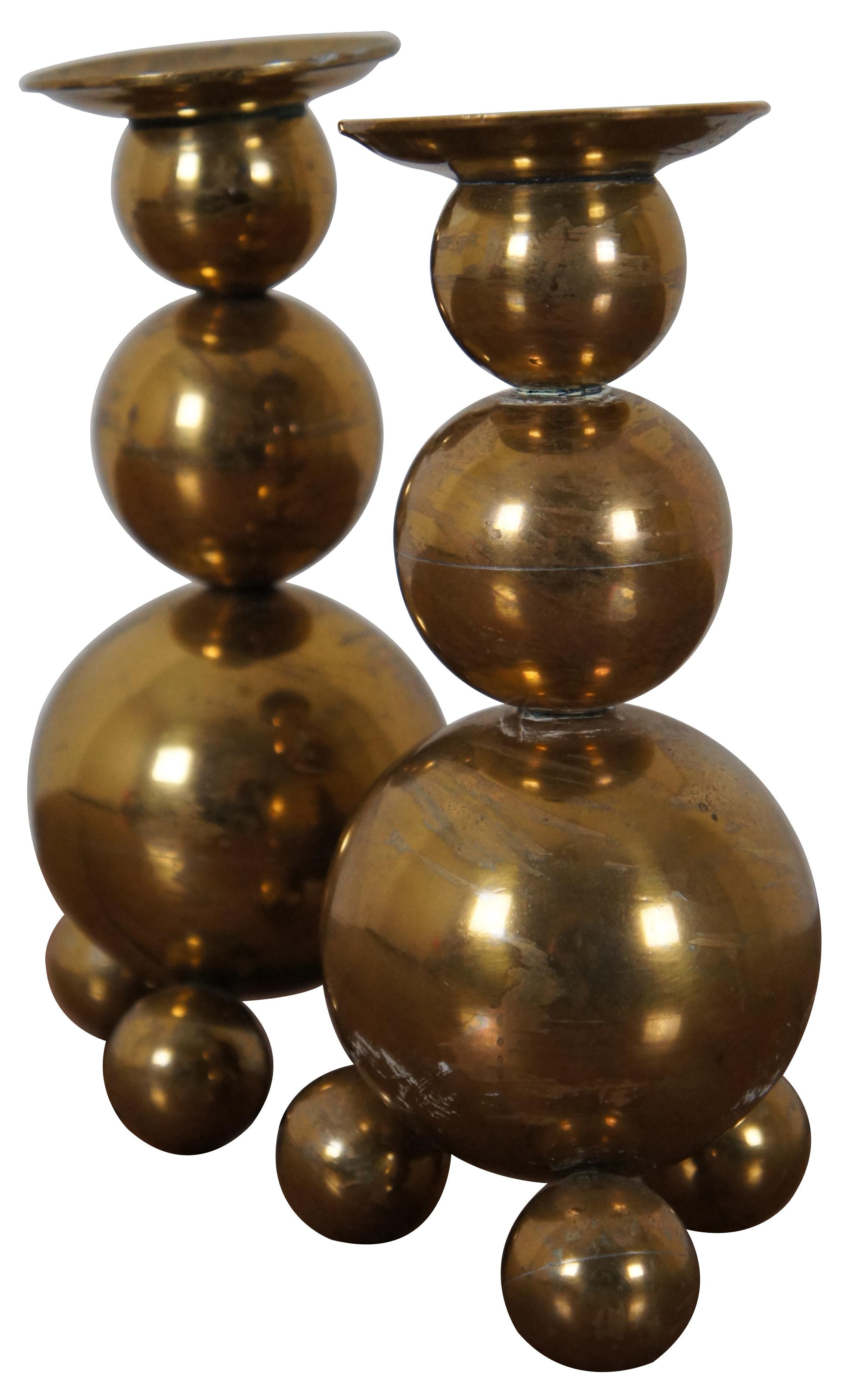 Vintage Modern Swedish Gusums Bruk 029 brass candlesticks, fashioned from three graduated balls stacked on each other, supported by three ball feet. circa 1980s. Measures: 6.5
