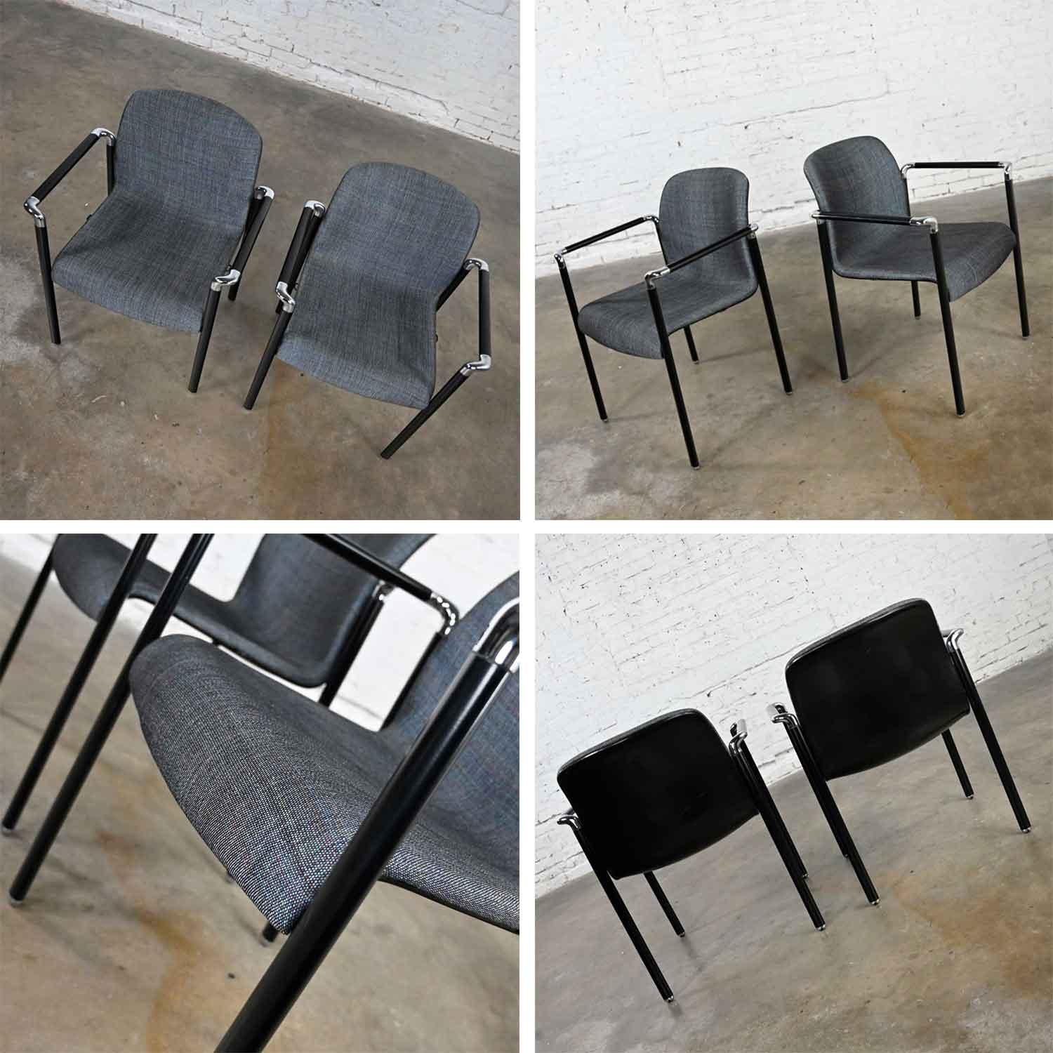 Paire de fauteuils Herman Miller chromés et noirs avec tissu d'origine en vente 6