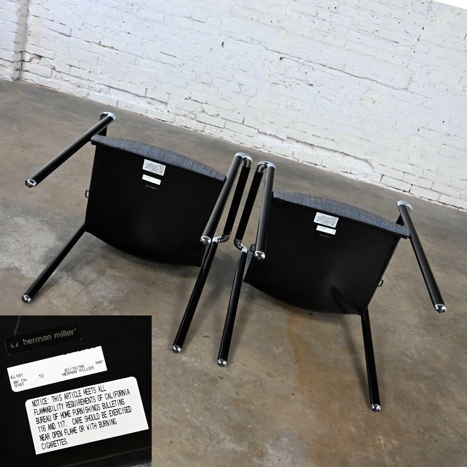 Herman Miller: Ein Paar Sessel aus Chrom und schwarzem Original-Stoff im Angebot 2