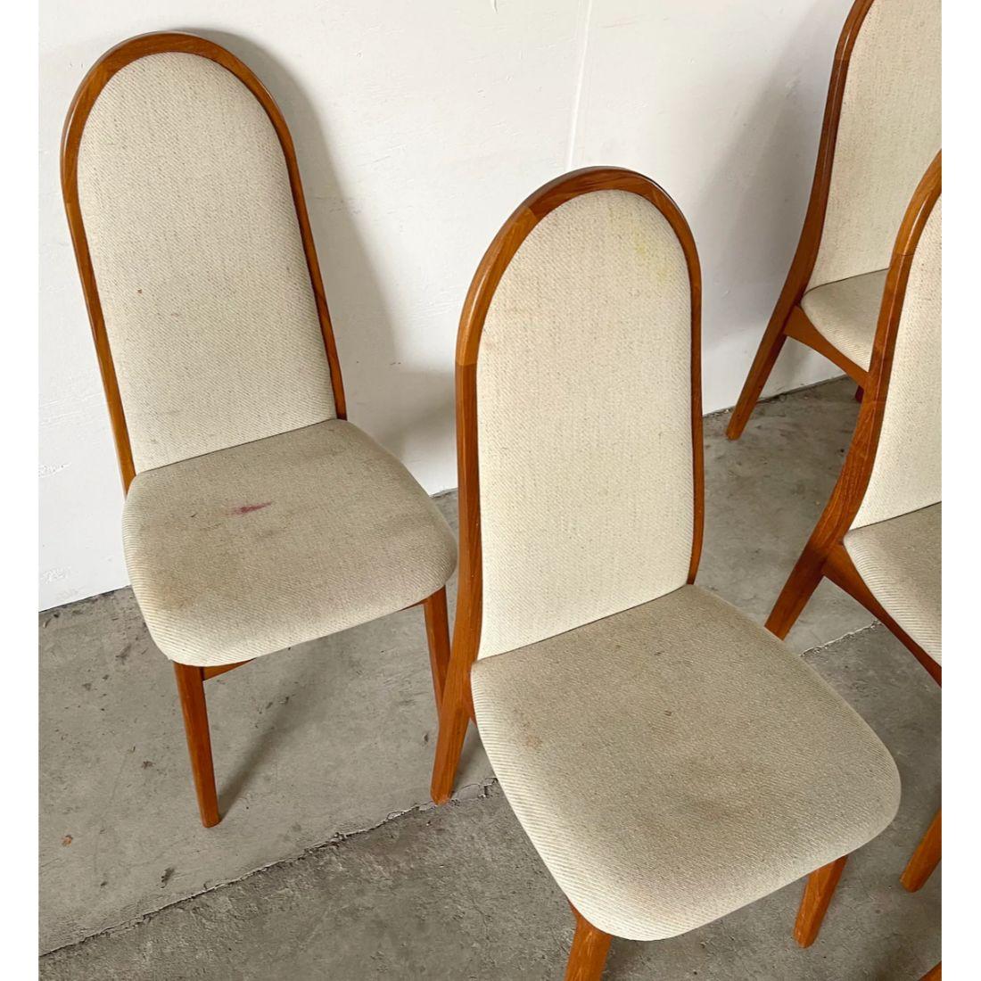 Vintage Modern High-back Teak Dining Chairs, Set of Five In Good Condition In Trenton, NJ