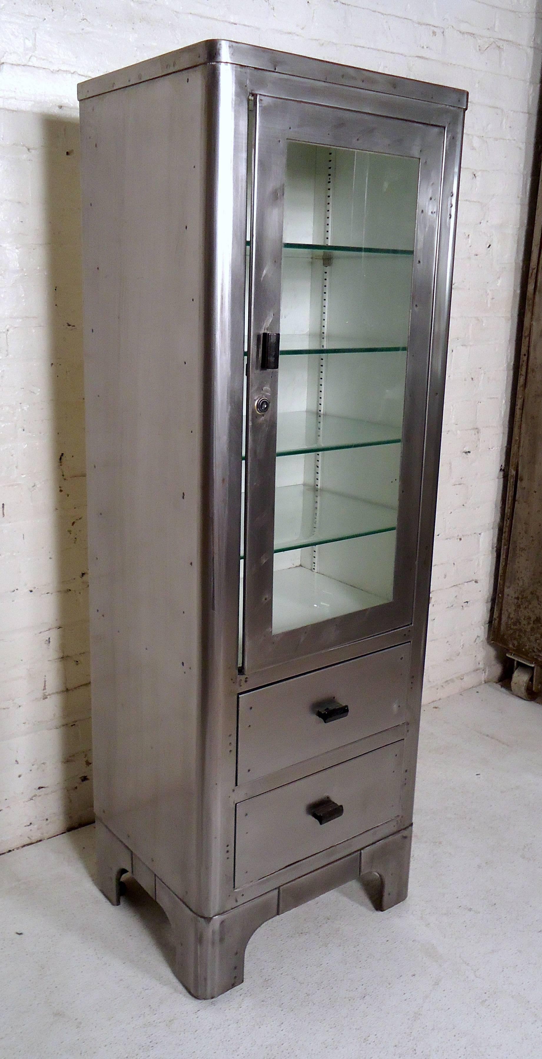 Vintage Modern Industrial Medical Cabinet In Good Condition In Brooklyn, NY