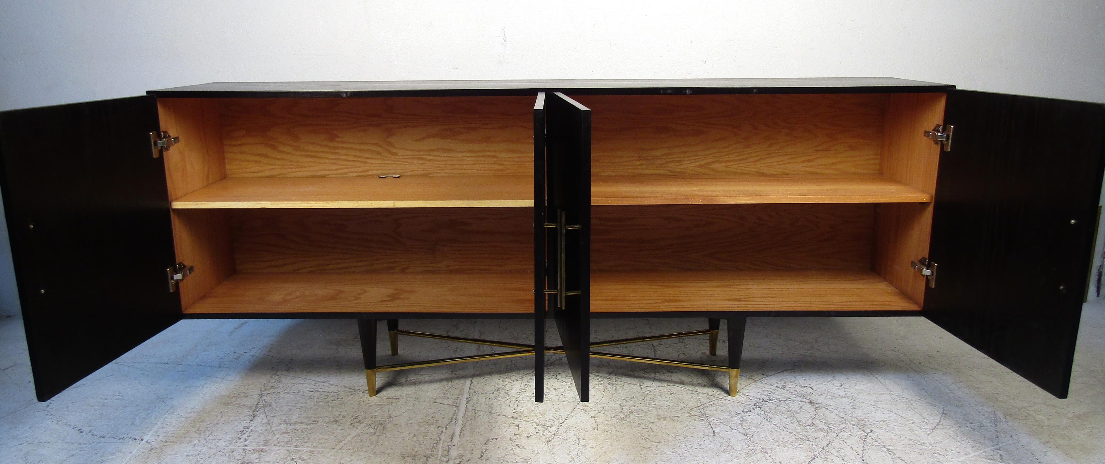 Vintage Modern Italian Credenza In Good Condition In Brooklyn, NY