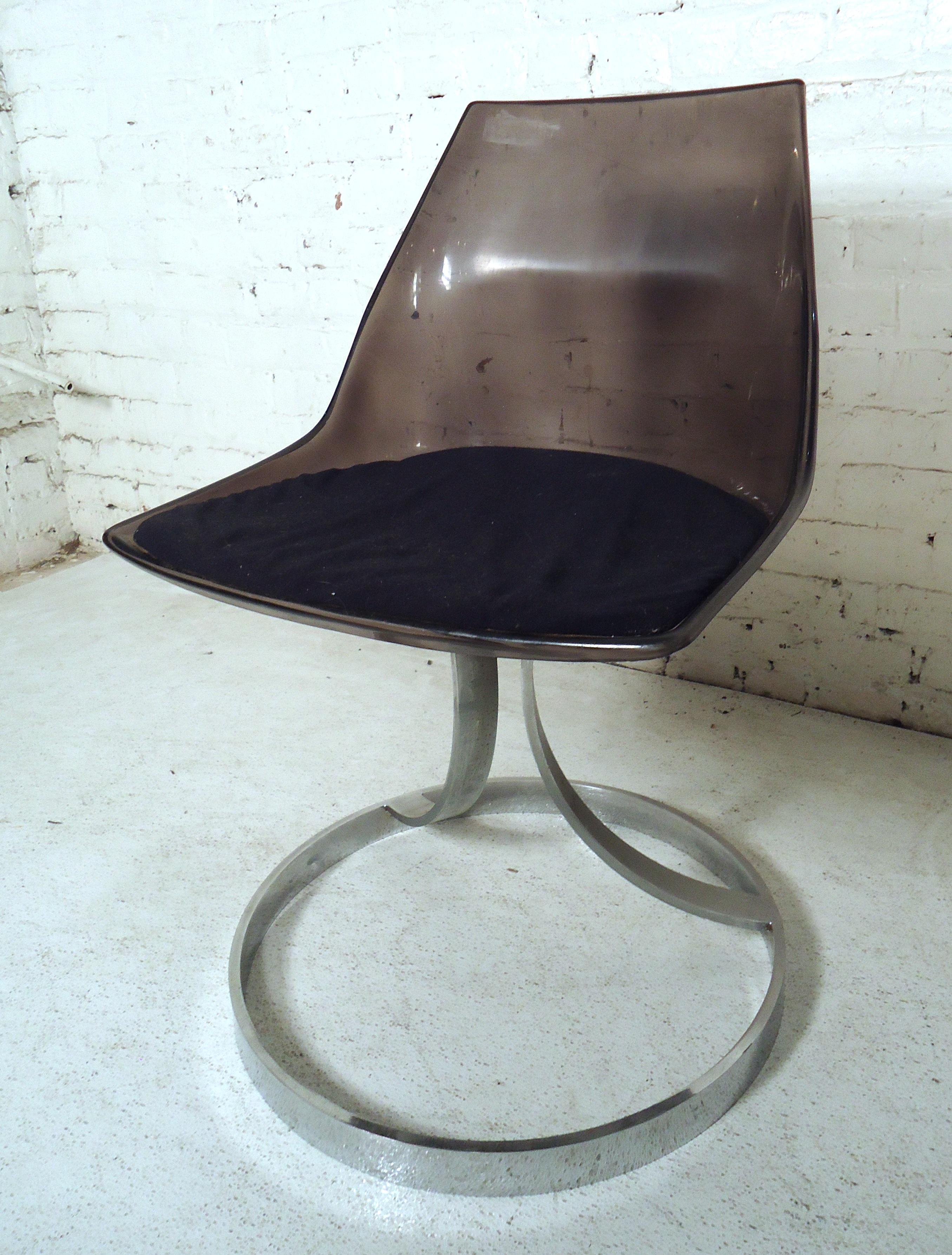 Vintage Modern Italian Lucite Chair In Fair Condition For Sale In Brooklyn, NY