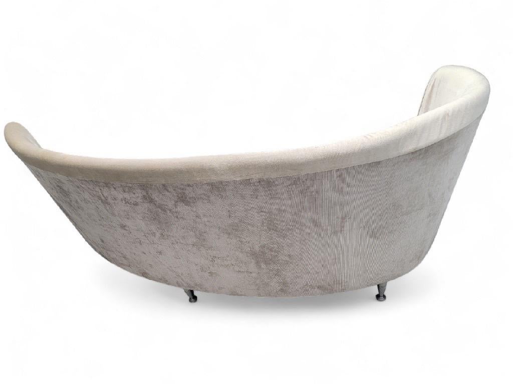 Vintage Modern Italian Moroso NewTone Drop Left Sofa Reupholstered in Velvet

This is a stunning drop left sofa with wooden internal structure and polished aluminum feet. Elegant and classic, the NewTone style drop sofa has a large backrest that