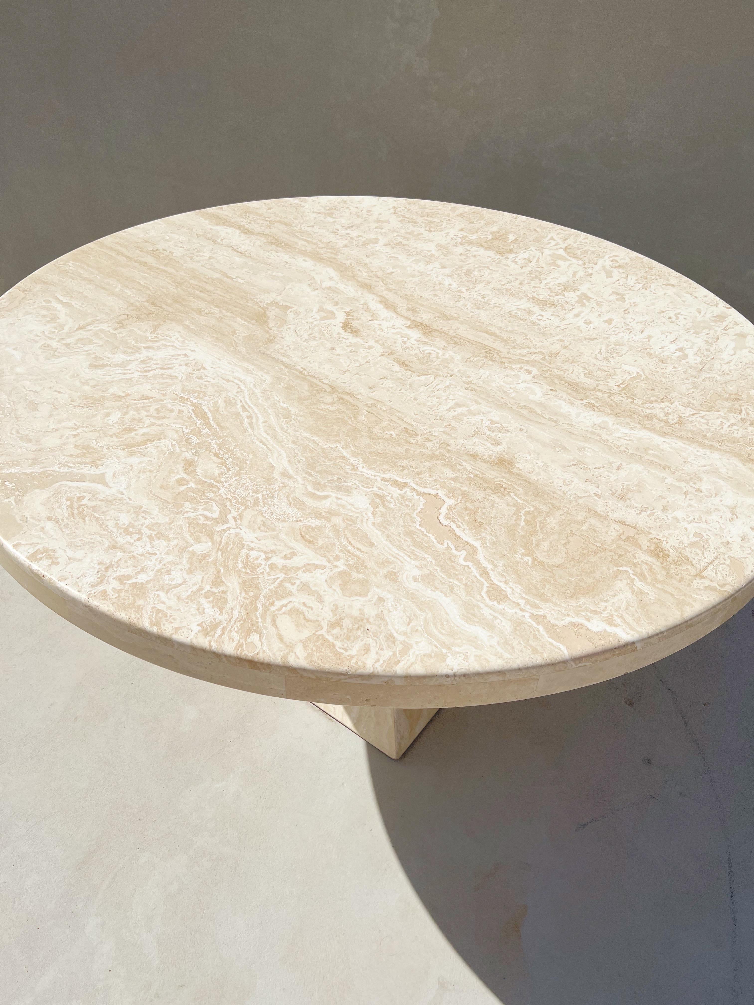 Vintage Modern Italian Travertine Round Dining Table with a Sculptural Base In Good Condition In Phoenix, AZ