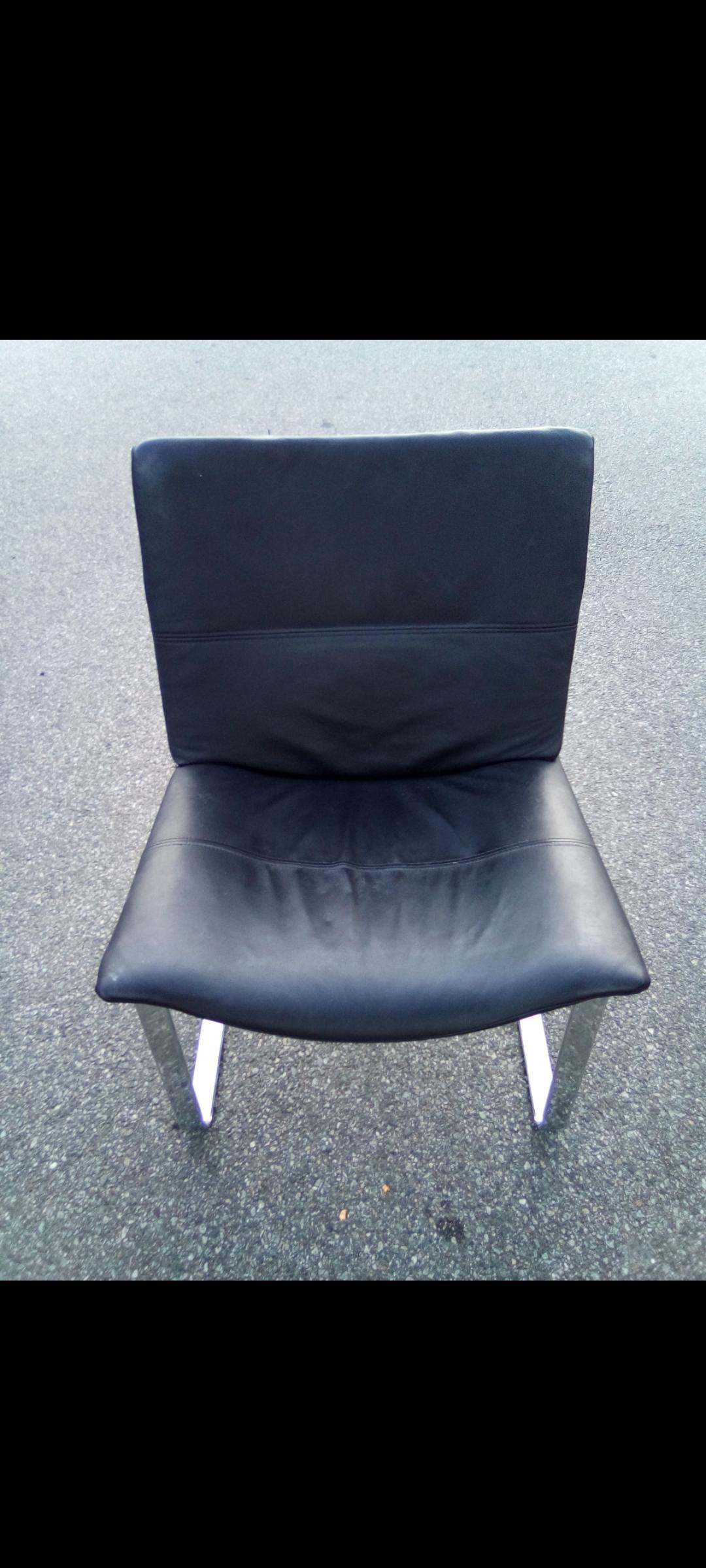 American Vintage Modern Leather and Steel BoConcept Jet Chair For Sale