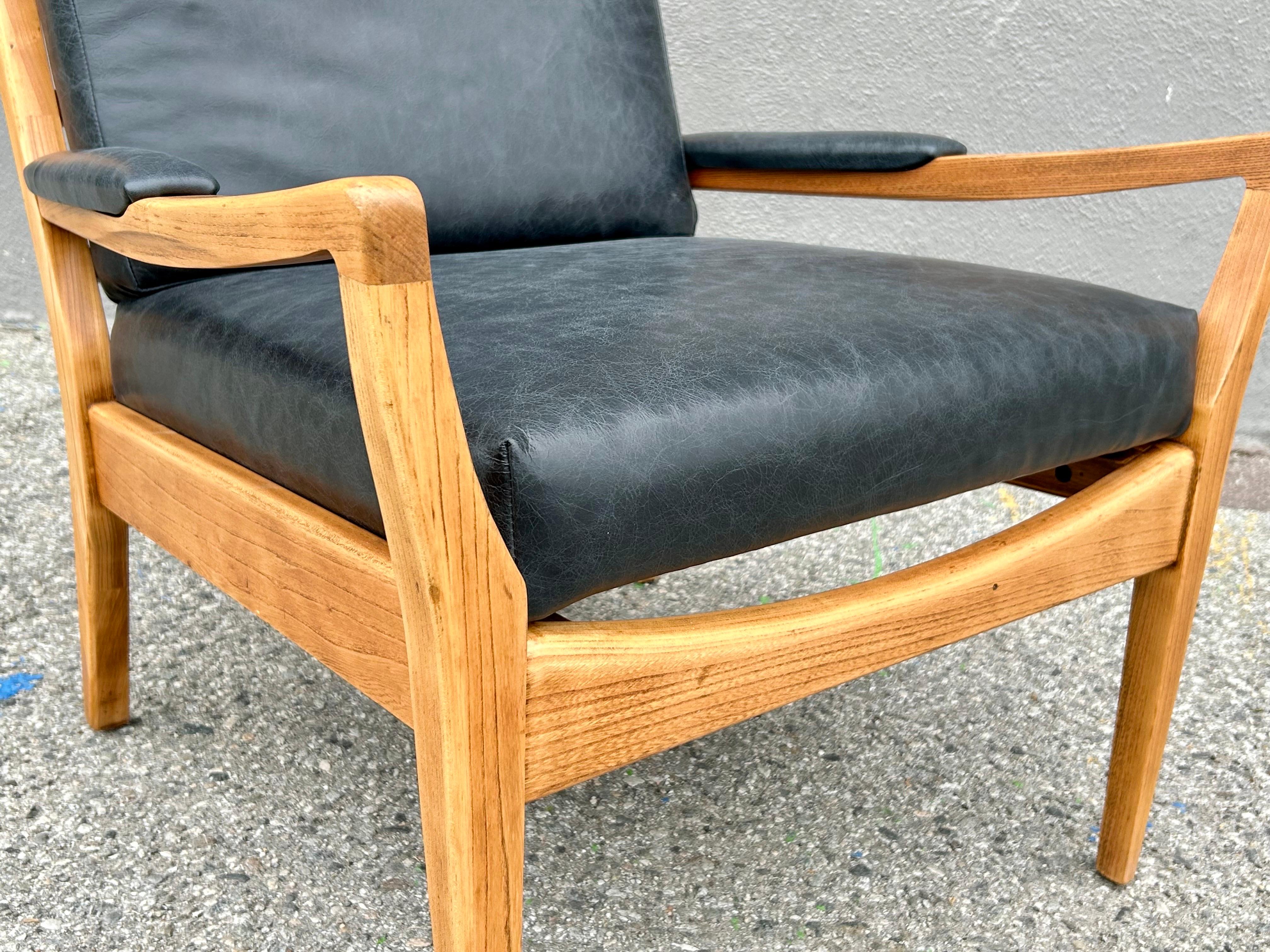 Modern Leather Lounge Chair Don Princess In Good Condition In Los Angeles, CA