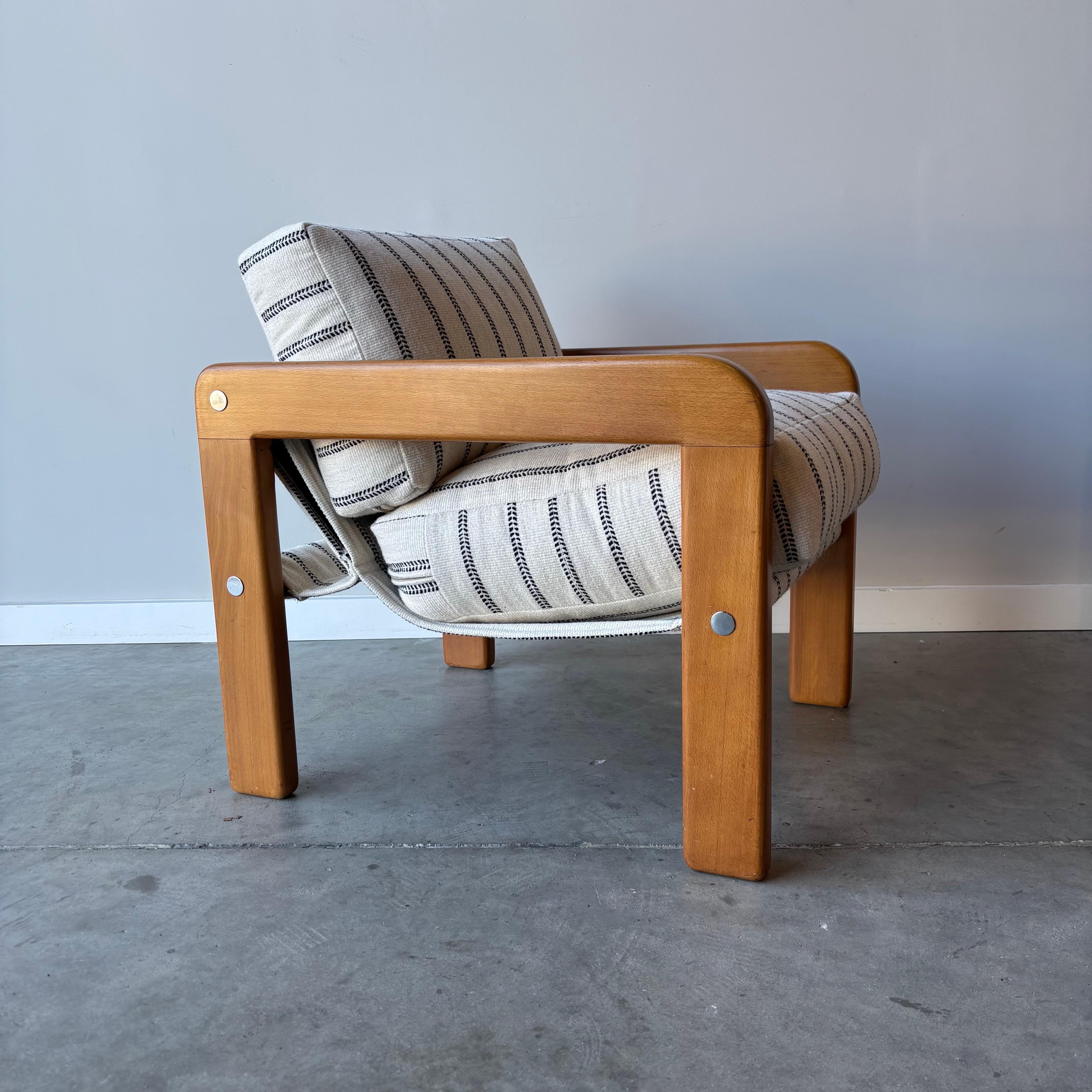 Vintage Modern Lounge Chairs, a Pair For Sale 2