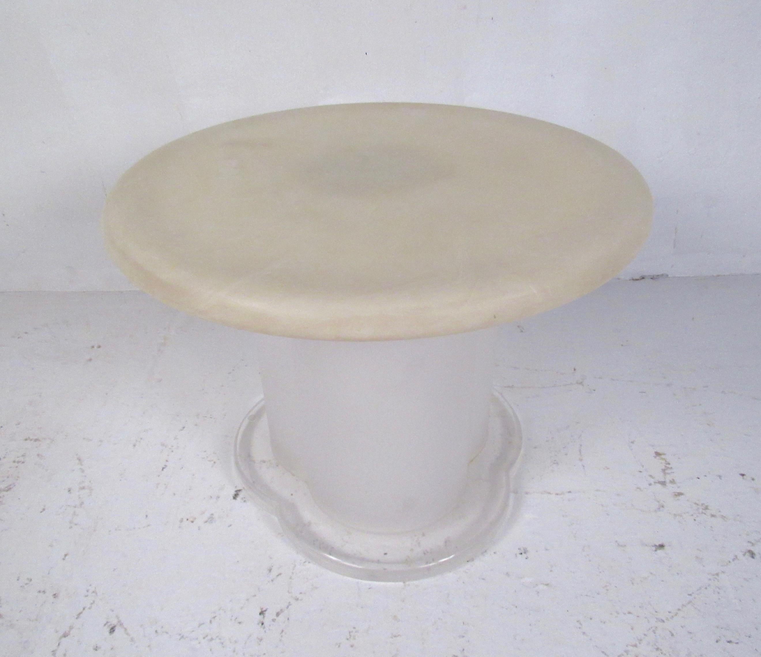 Vintage Modern Lucite End Table after Karl Springer In Good Condition For Sale In Brooklyn, NY