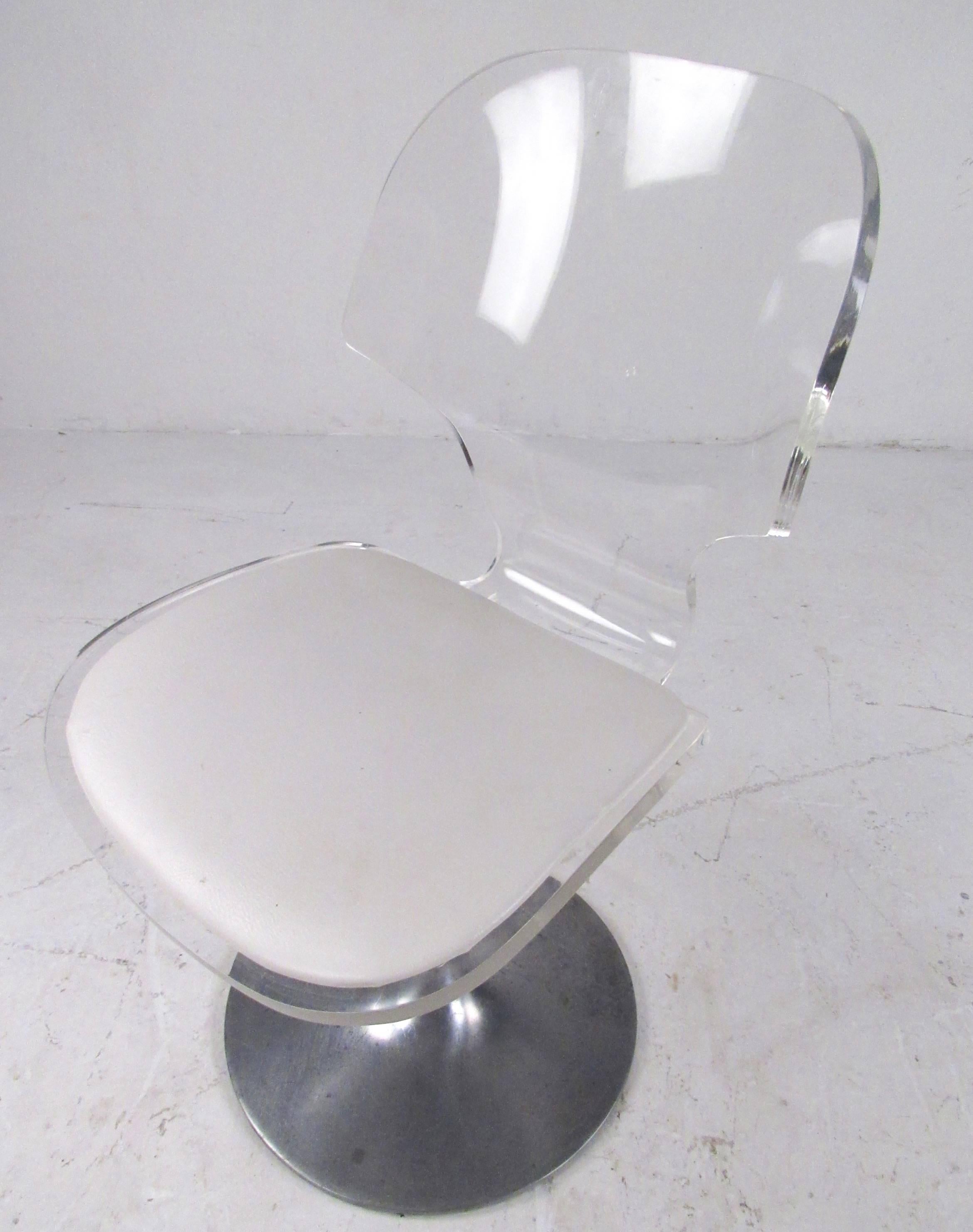 This Mid-Century Modern swivel side chair features Lucite frame with vinyl seat and unique aluminium tulip style base. The vintage design of the chair makes a simple yet elegant addition to home or business seating. Please confirm item location (NY