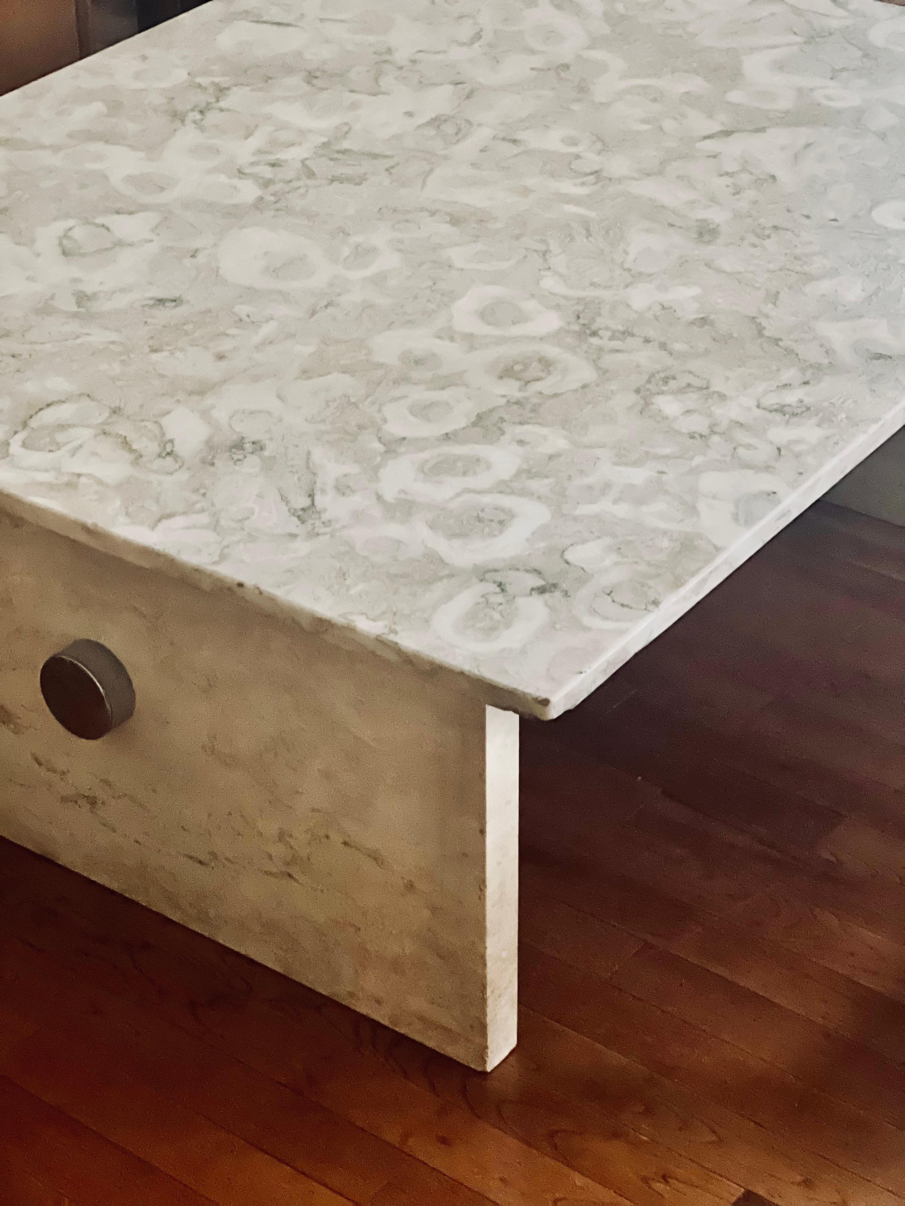 Table basse moderne et vintage en marbre et chrome en vente 5