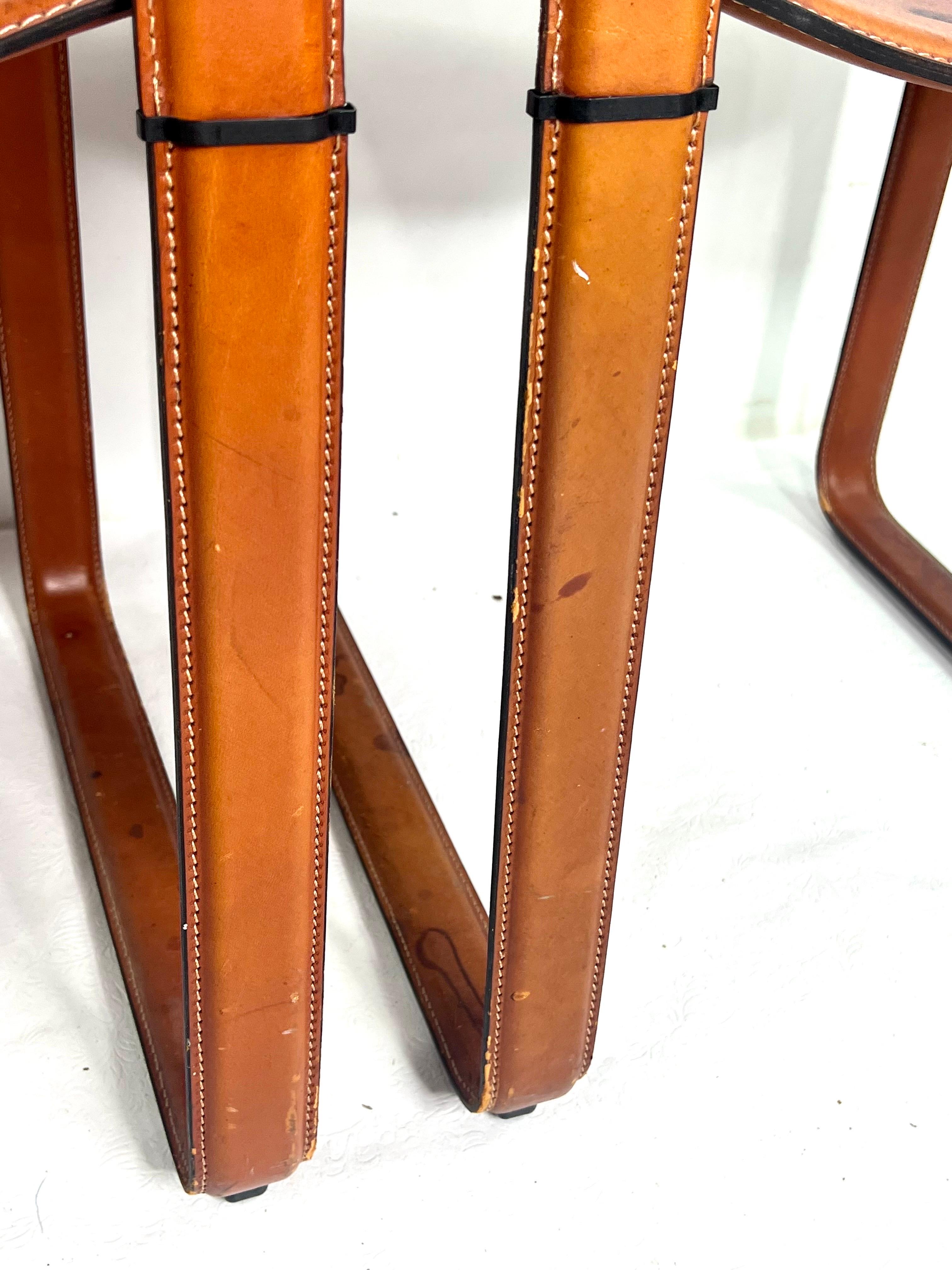 Paire de chaises modernes vintage en cuir rouge Matteo Grassi en vente 1