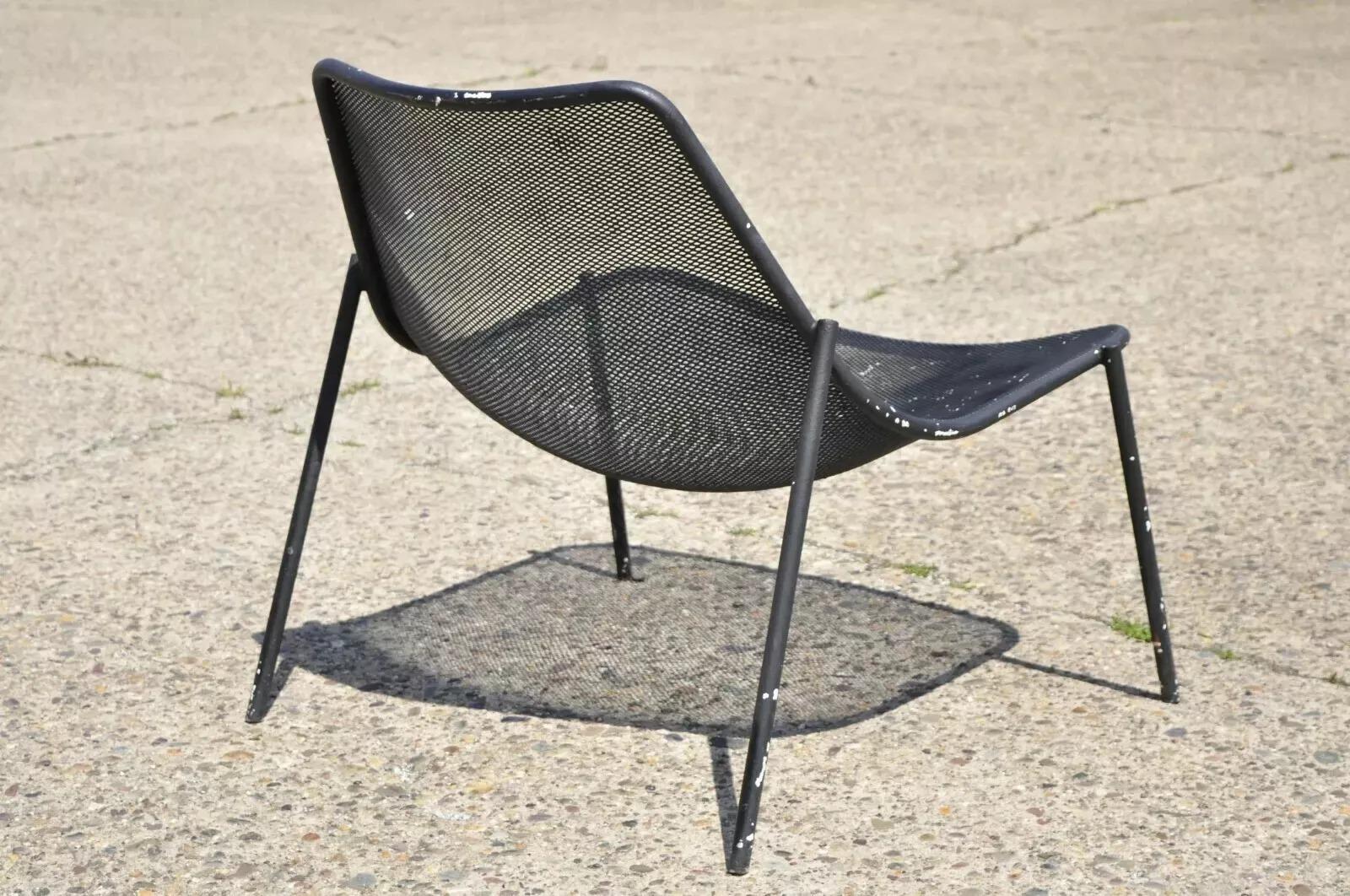 Vintage Modern Metal Mesh Perforated Wide Seat Patio Garden Lounge Chair For Sale 5