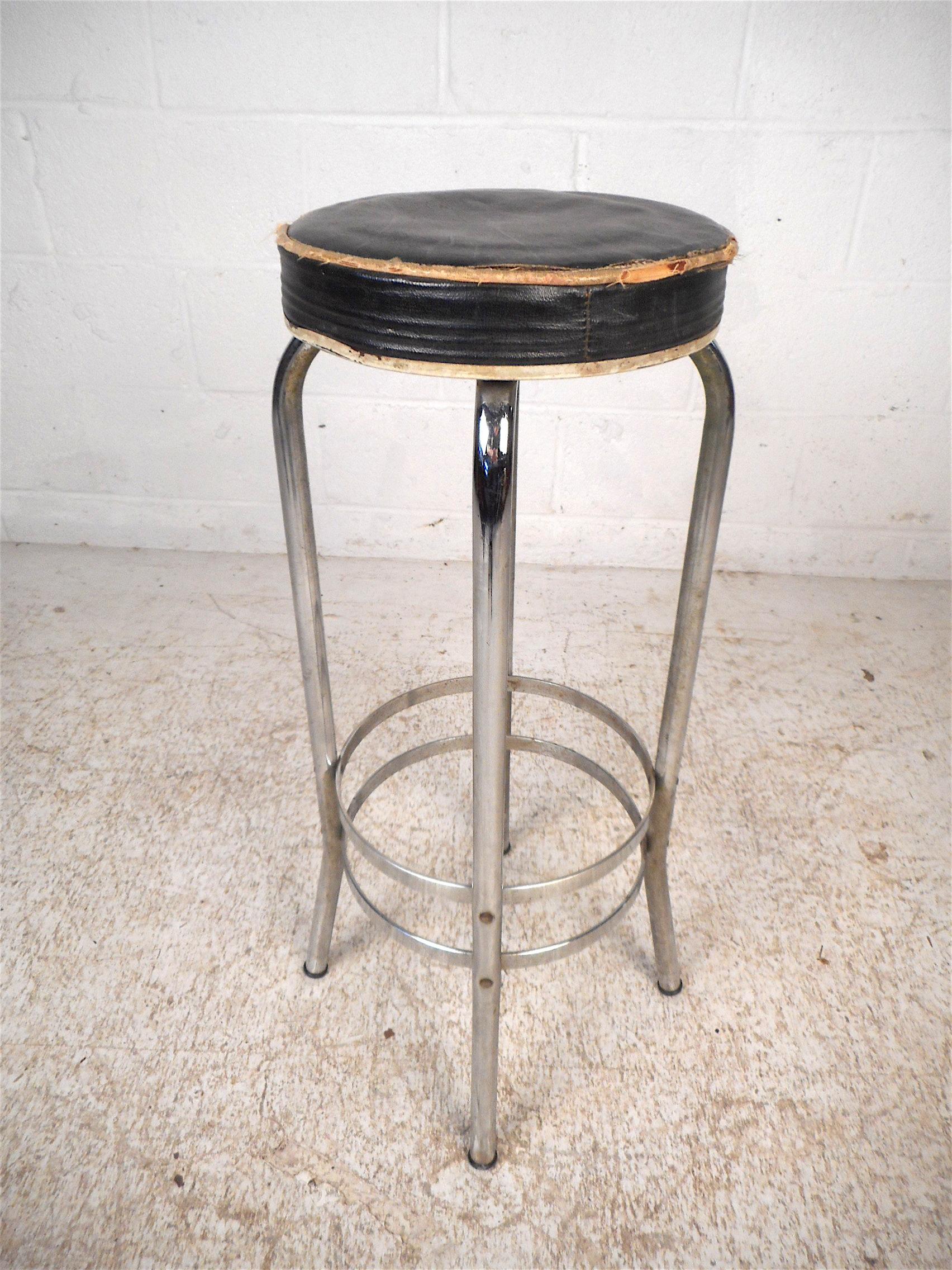 Mid-Century Modern Vintage Modern Metal Stools, Set of 3 For Sale