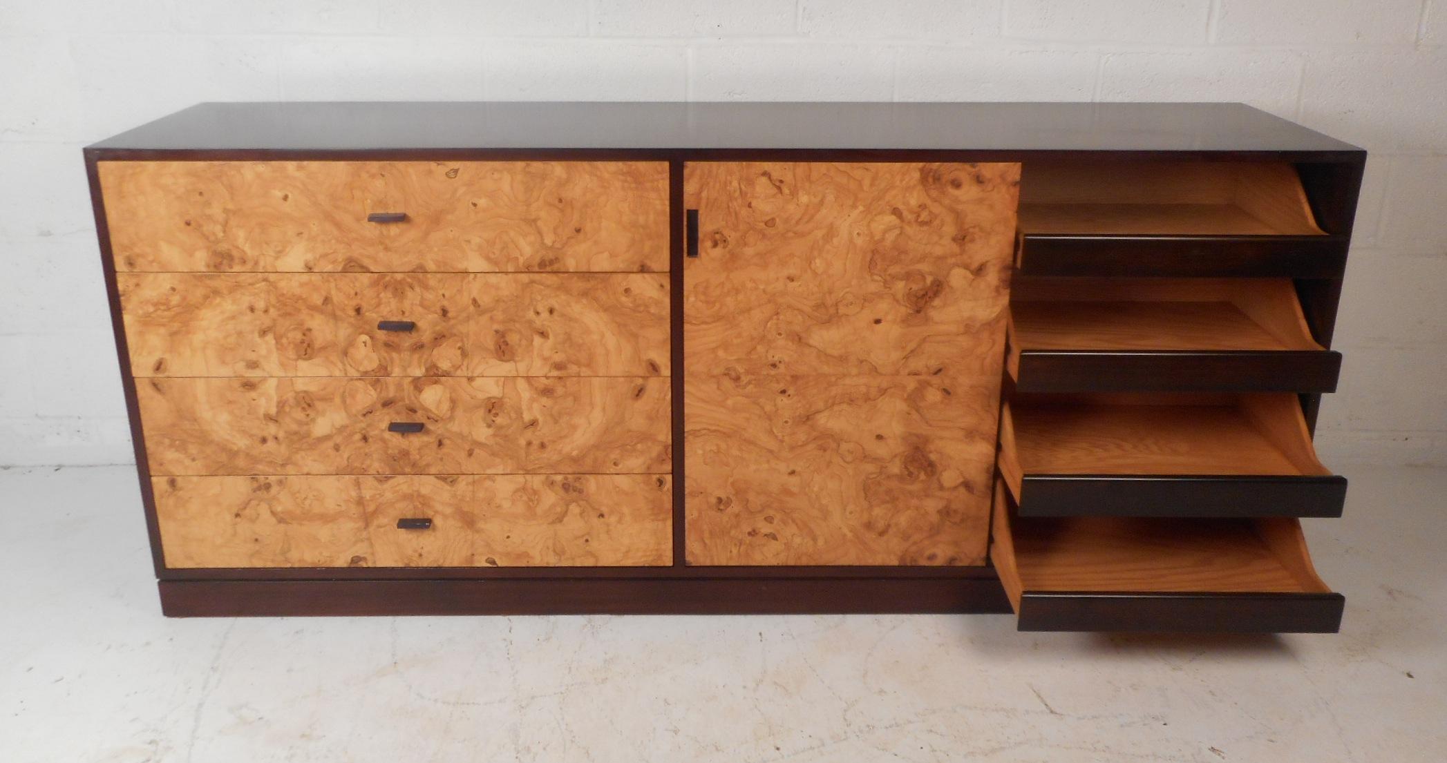 Vintage Modern Milo Baughman Style Burl Credenza In Good Condition In Brooklyn, NY