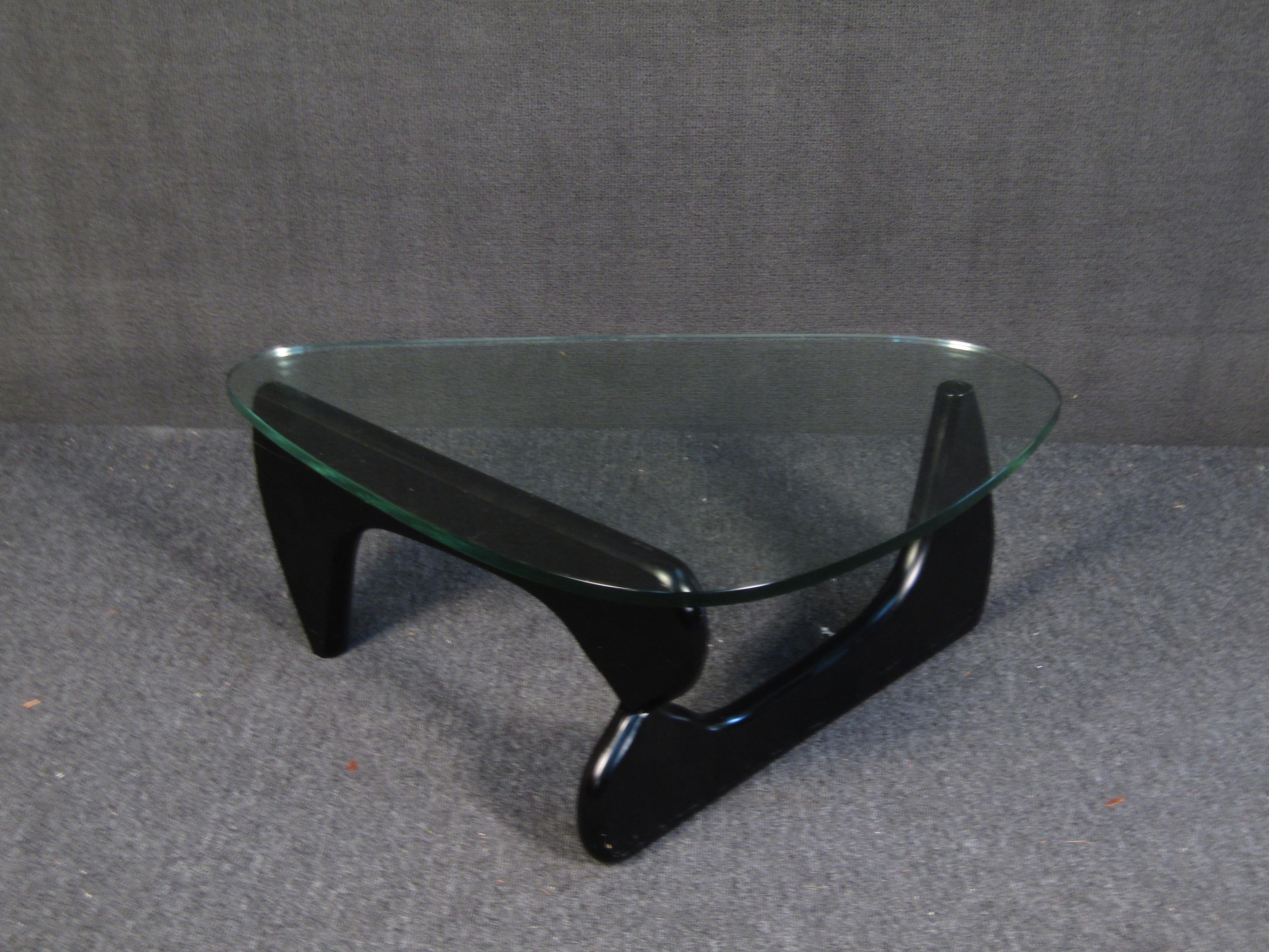 Vintage Modern Noguchi Style Coffee Table In Fair Condition For Sale In Brooklyn, NY