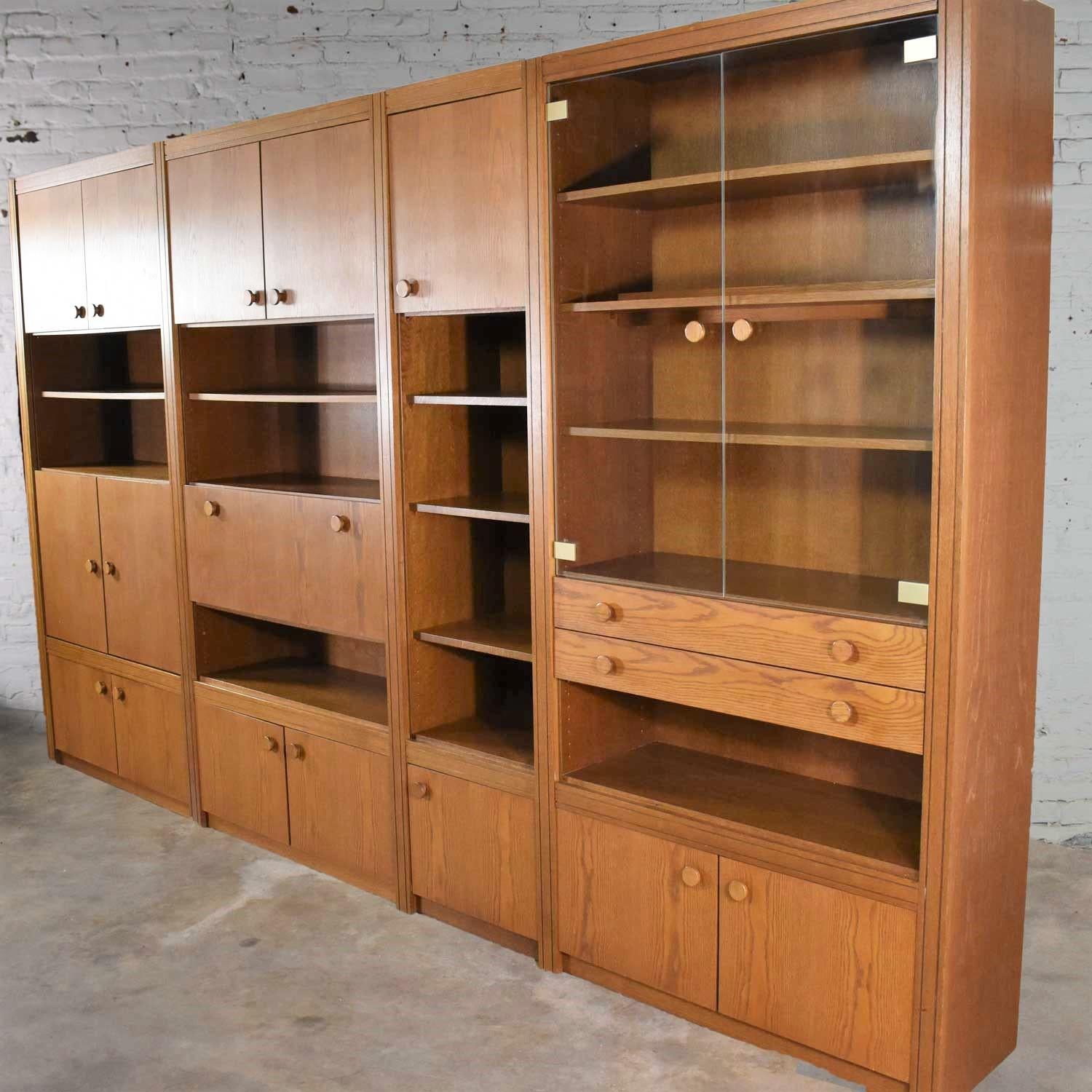 Handsome and versatile Scandinavian Modern style oak four section modular wall unit from the Lord series by Kämper Anbaumöbel. It is in wonderful vintage condition. Not without signs of age but nothing outstanding. There are a couple repairs which