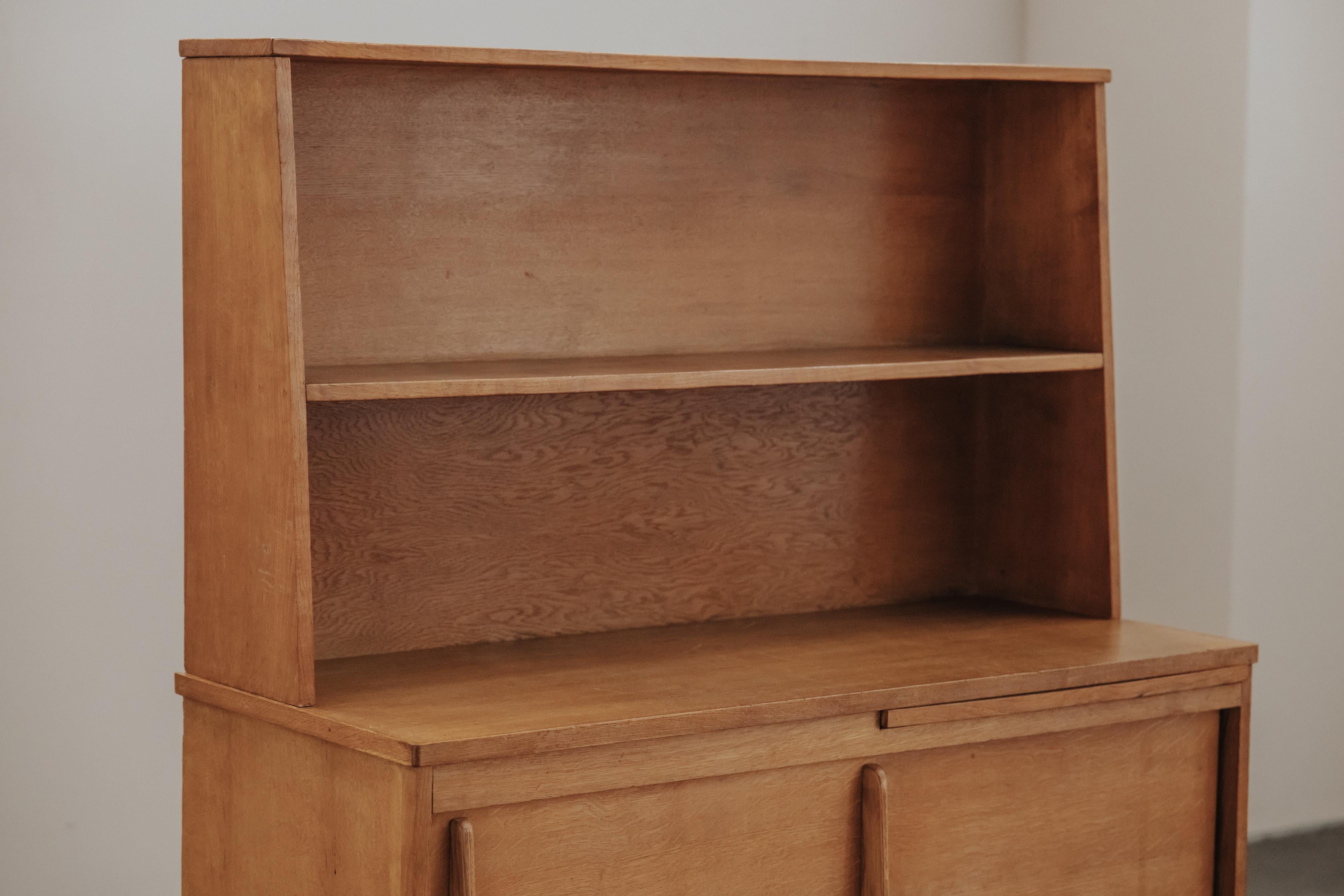 Vintage Modern Eiche Bücherregal aus Frankreich, CIRCA 1960 (Europäisch) im Angebot