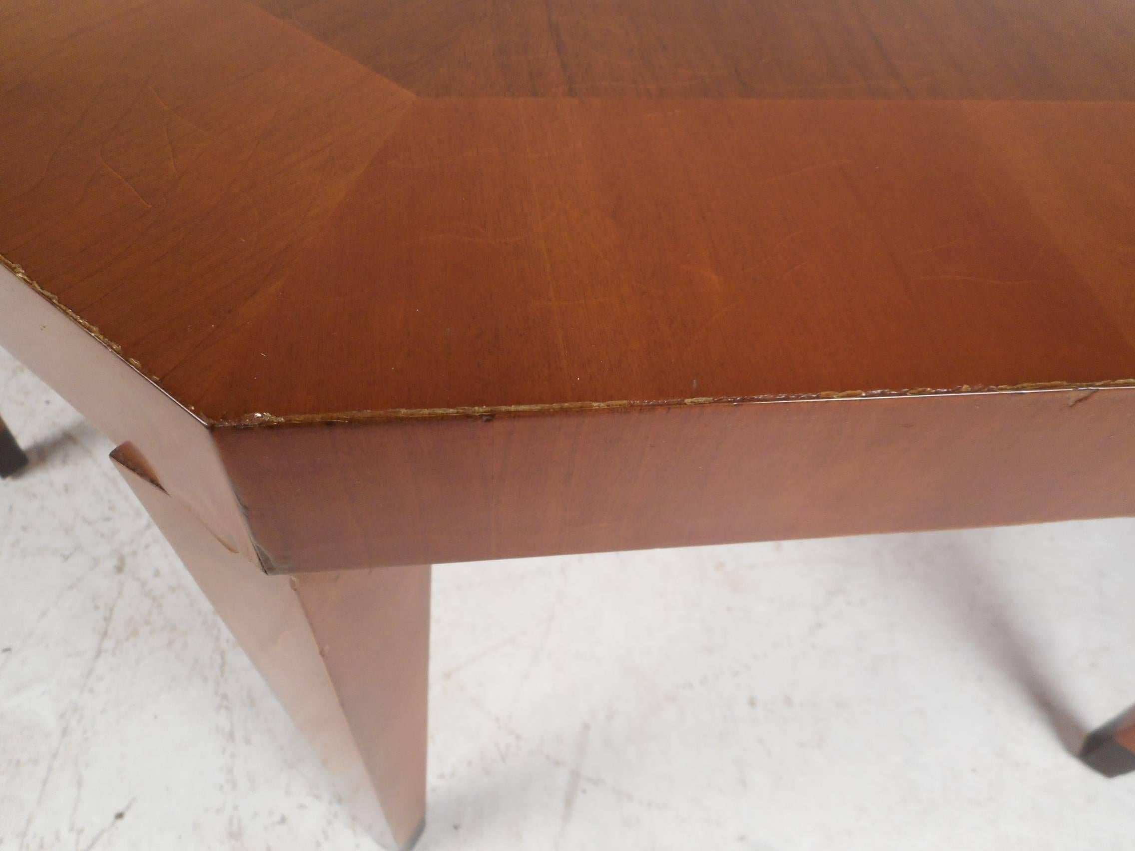 Table basse octogonale moderne et vintage par Baker Furniture Bon état - En vente à Brooklyn, NY