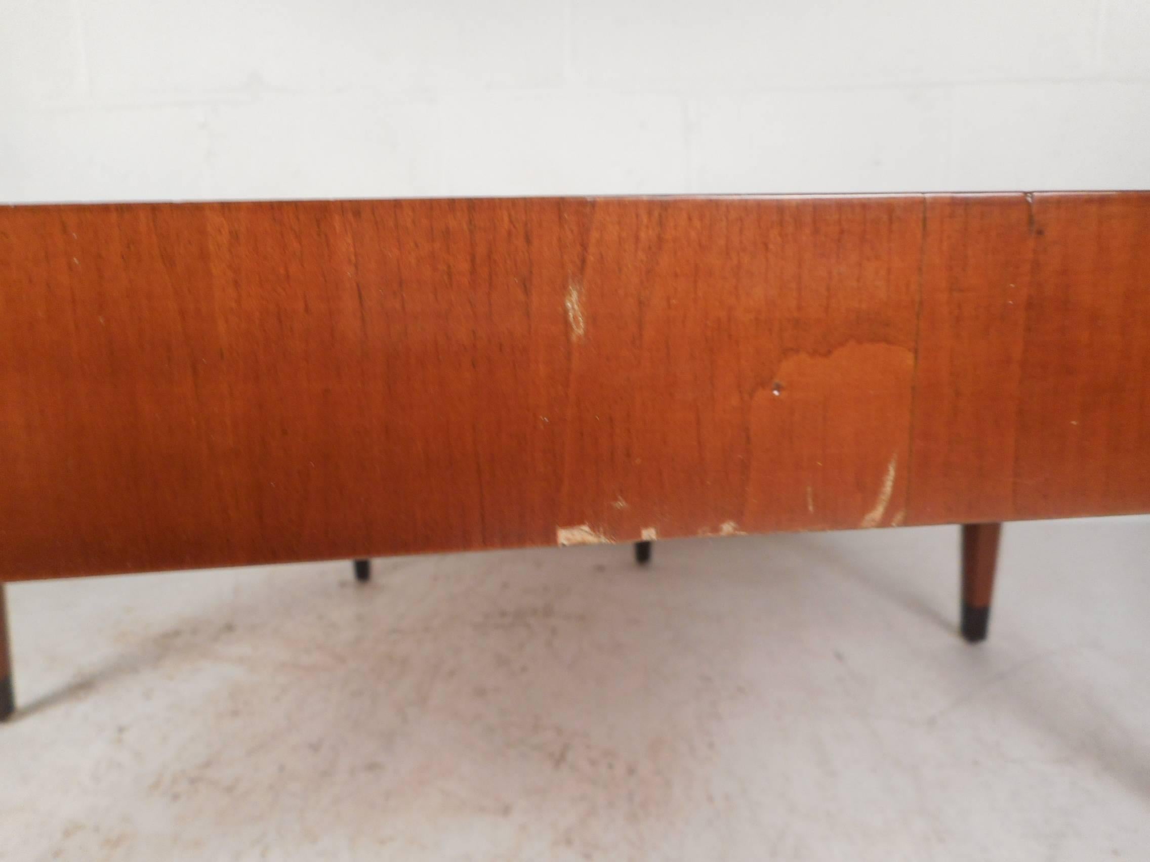 Late 20th Century Vintage Modern Octagonal Coffee Table by Baker Furniture For Sale