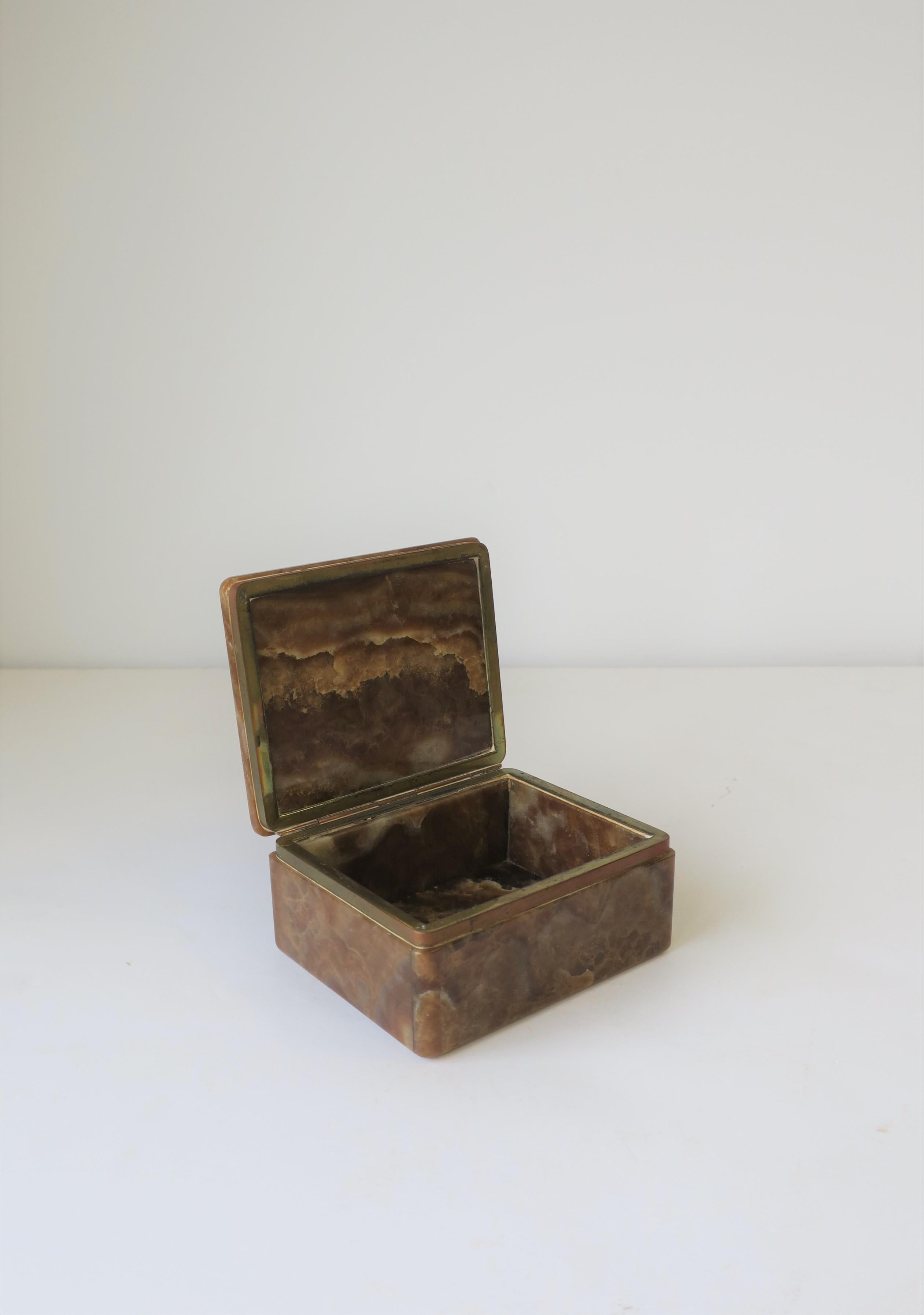20th Century Belgian Modern Brown Onyx Marble and Brass Jewelry Box from Belgium For Sale