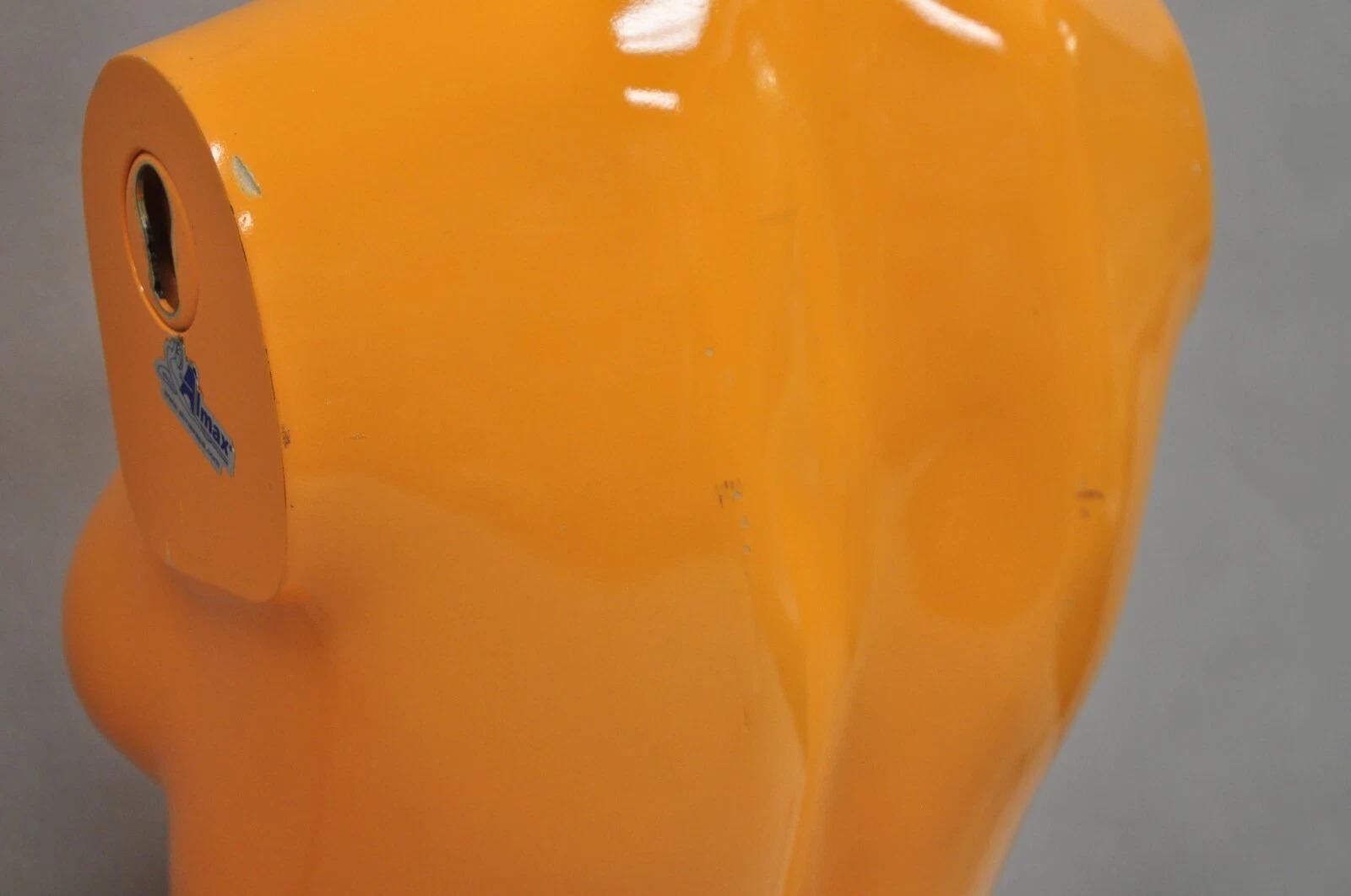 Vintage Modern Pop Art Maniquí de fibra de vidrio naranja Torso desnudo femenino Lámpara de mesa en venta 2