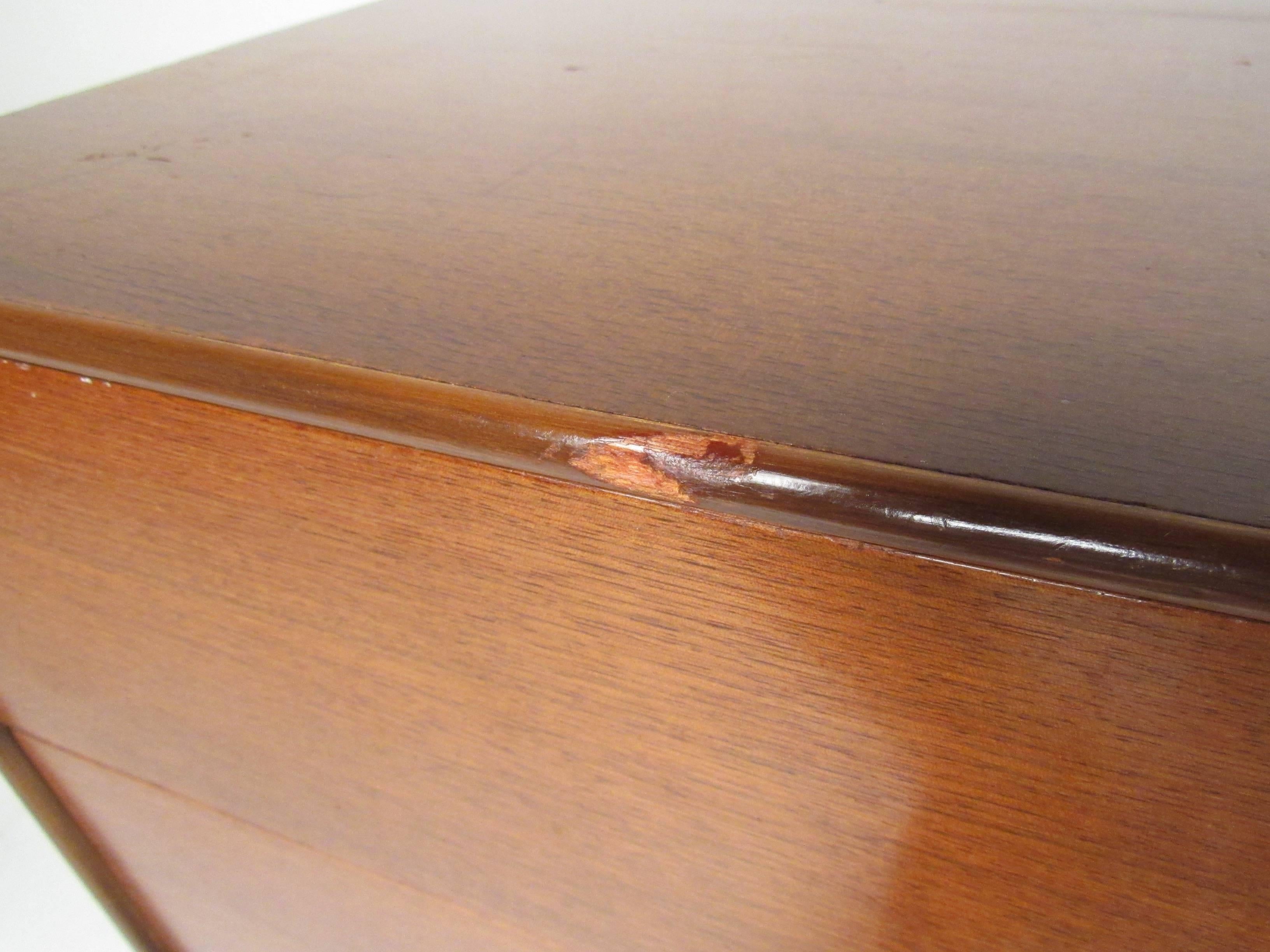 Vintage Modern R-Way Bedroom Dresser 4