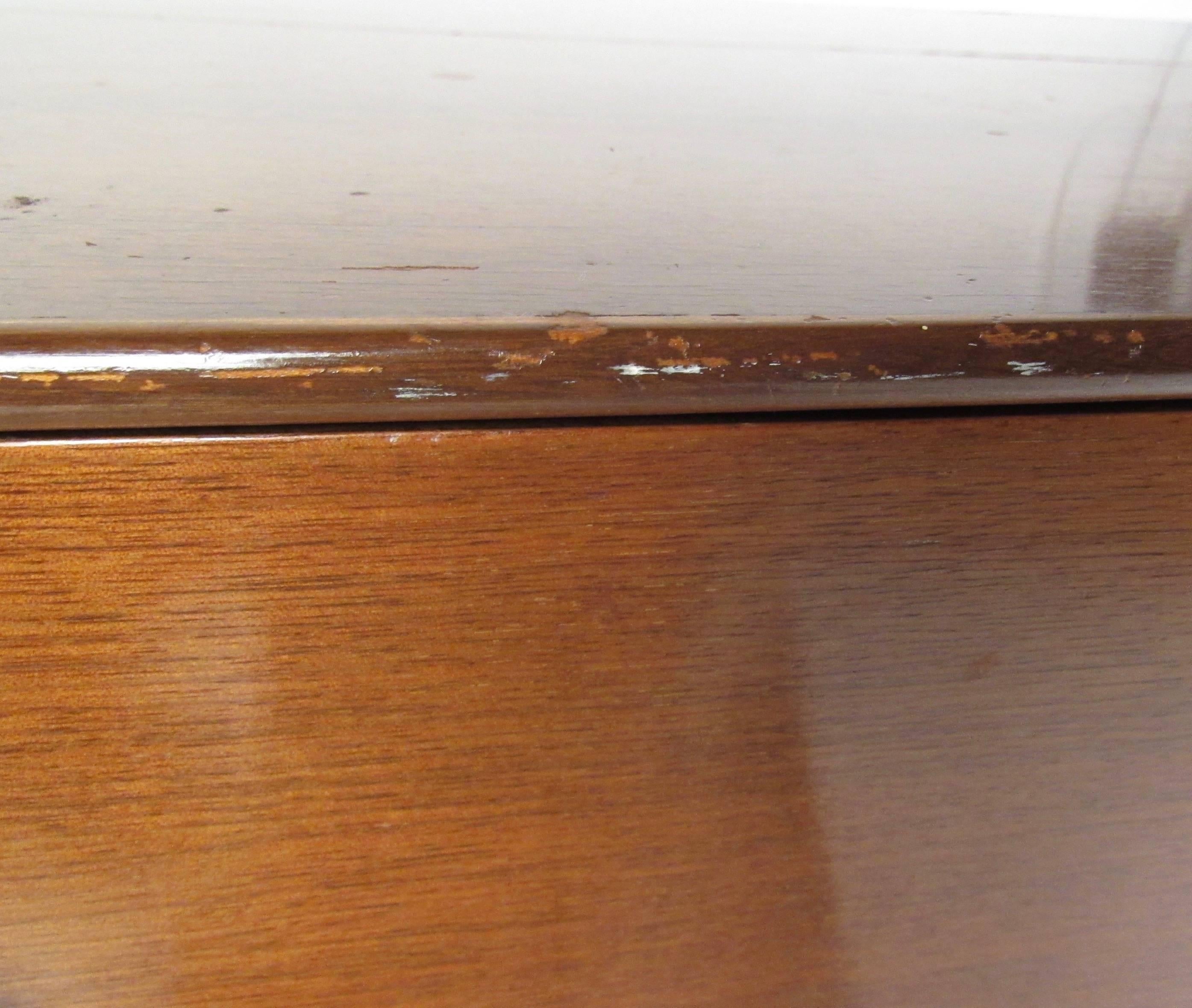 Vintage Modern R-Way Bedroom Dresser 8