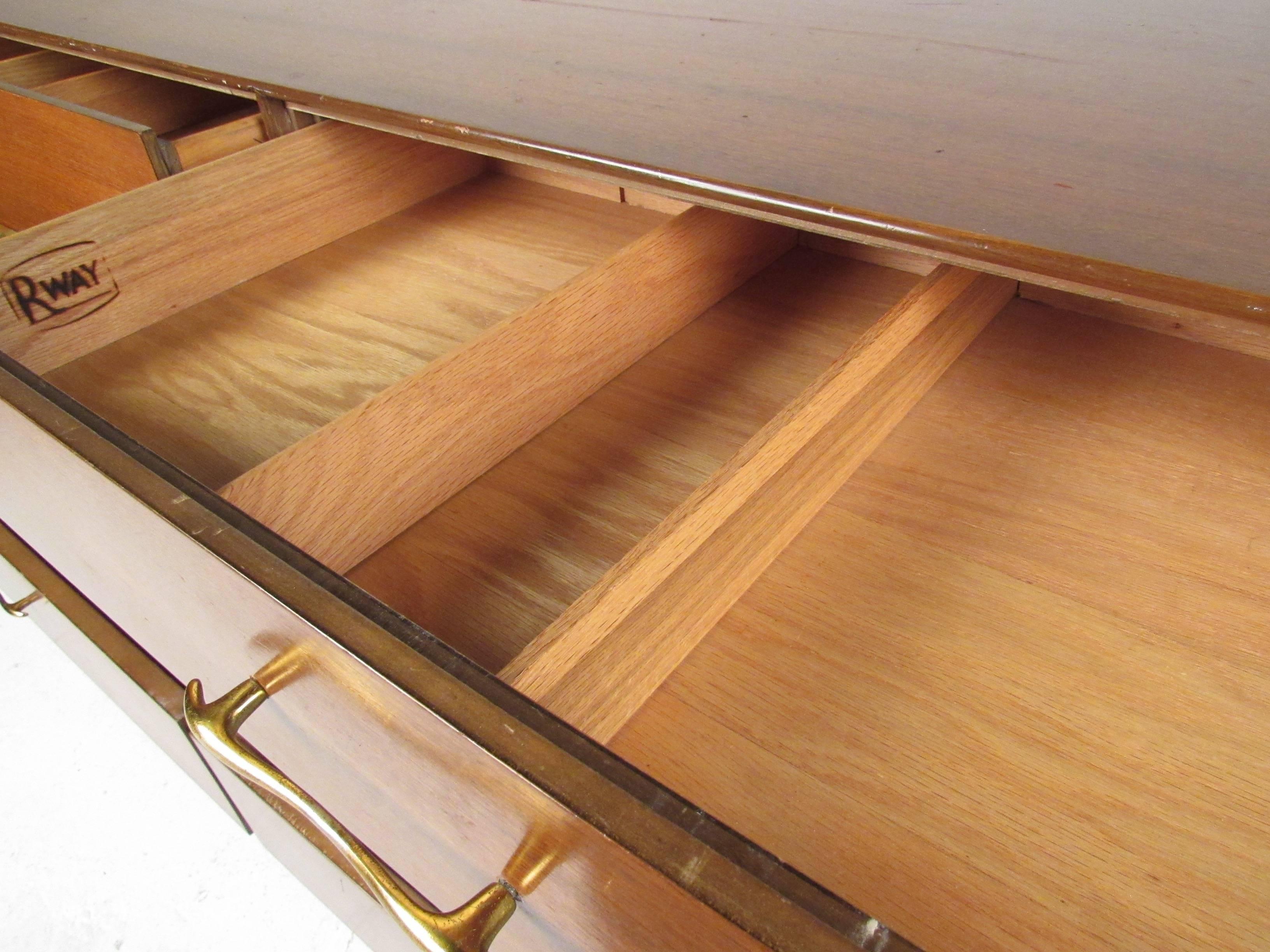 Vintage Modern R-Way Bedroom Dresser 11