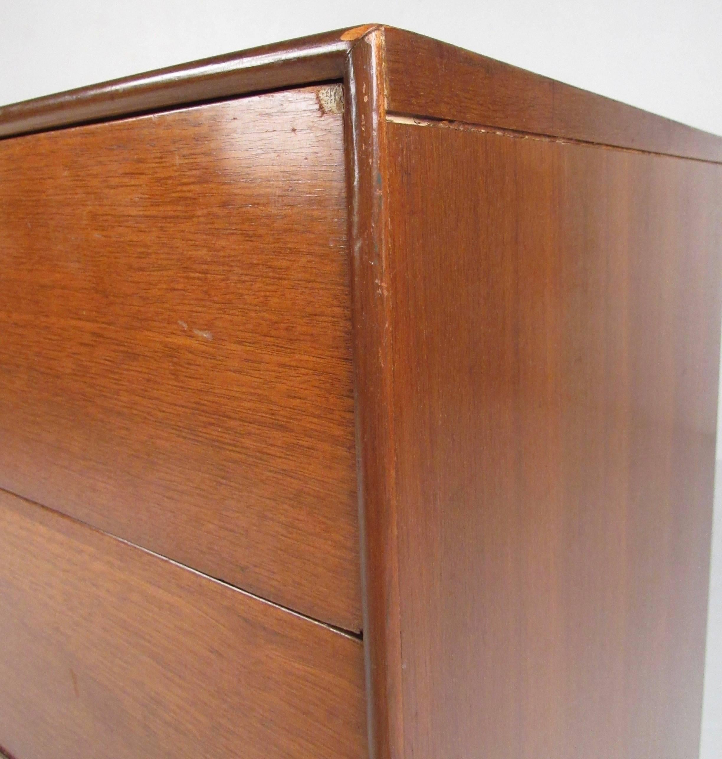 Vintage Modern R-Way Bedroom Dresser 13
