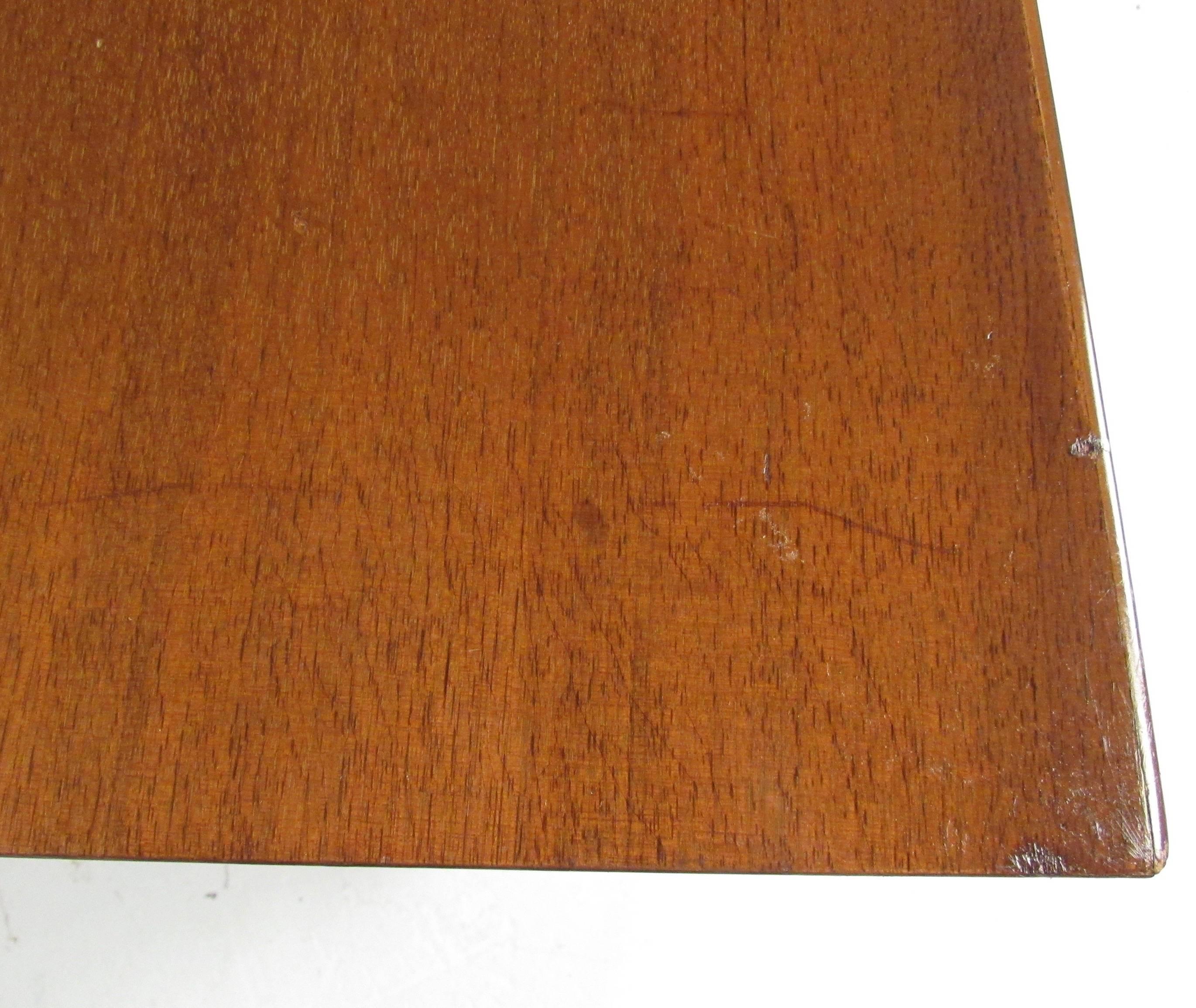 Mid-20th Century Vintage Modern R-Way Bedroom Dresser