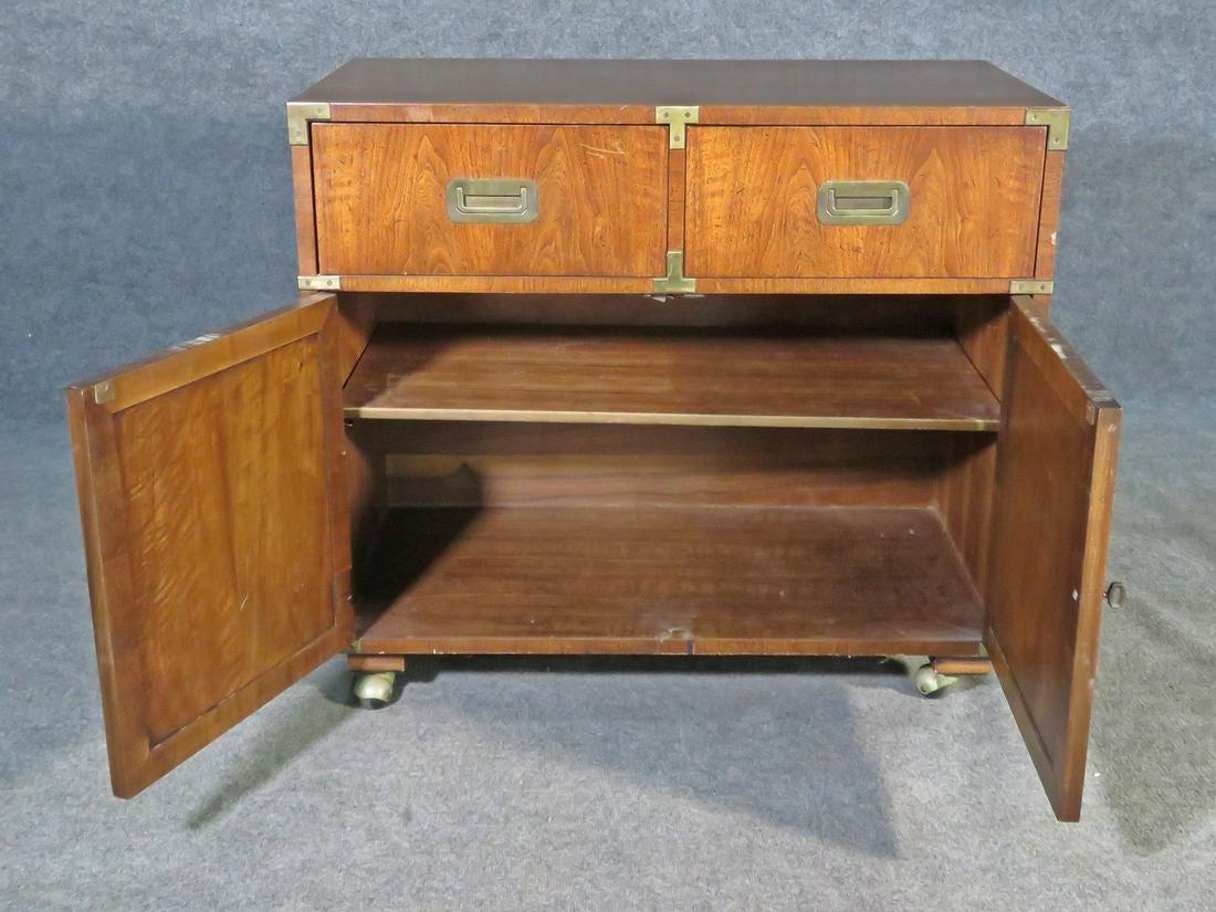 Vintage Modern Rolling Campaign Chest by Henredon In Good Condition For Sale In Brooklyn, NY