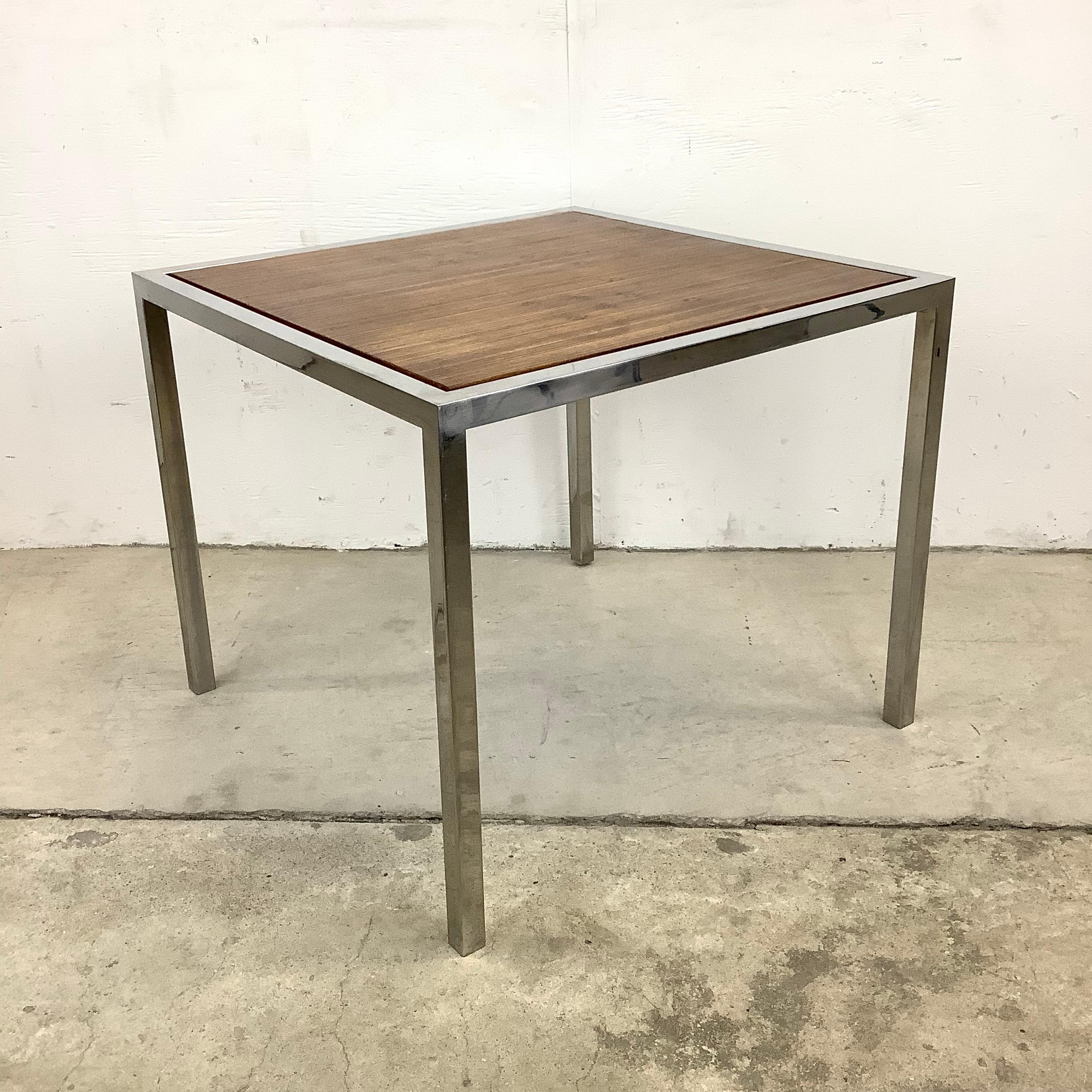 This simple yet striking square mid-century side table features a rosewood finish wood table top with modern chrome frames. Perfect size end table for sofa side table or as a lamp table. See photos-

Dimensions: 24w 24d 20h

Condition: age