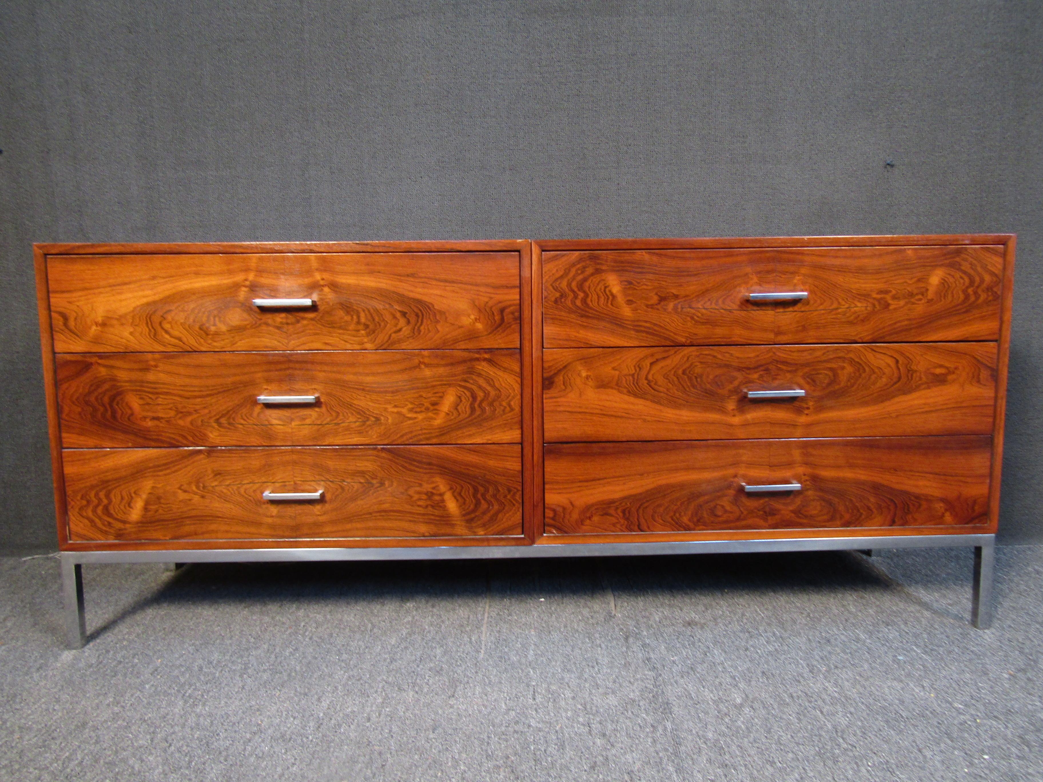 A stunning Mid-Century Modern Danish rosewood credenza. A classic dresser with (6) drawers for optimum storage. A sleek design perfect for any home, office or bedroom setting. Please confirm item location with seller (NY/NJ).