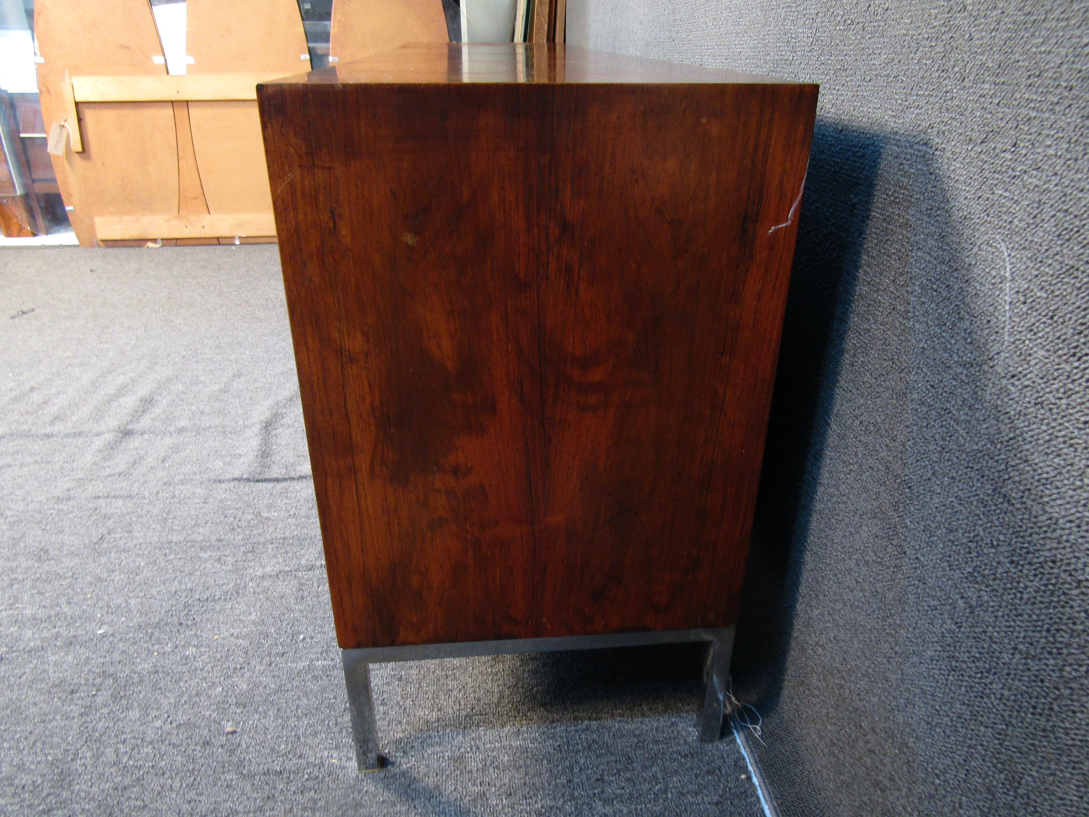 Vintage Modern Rosewood Credenza For Sale 1