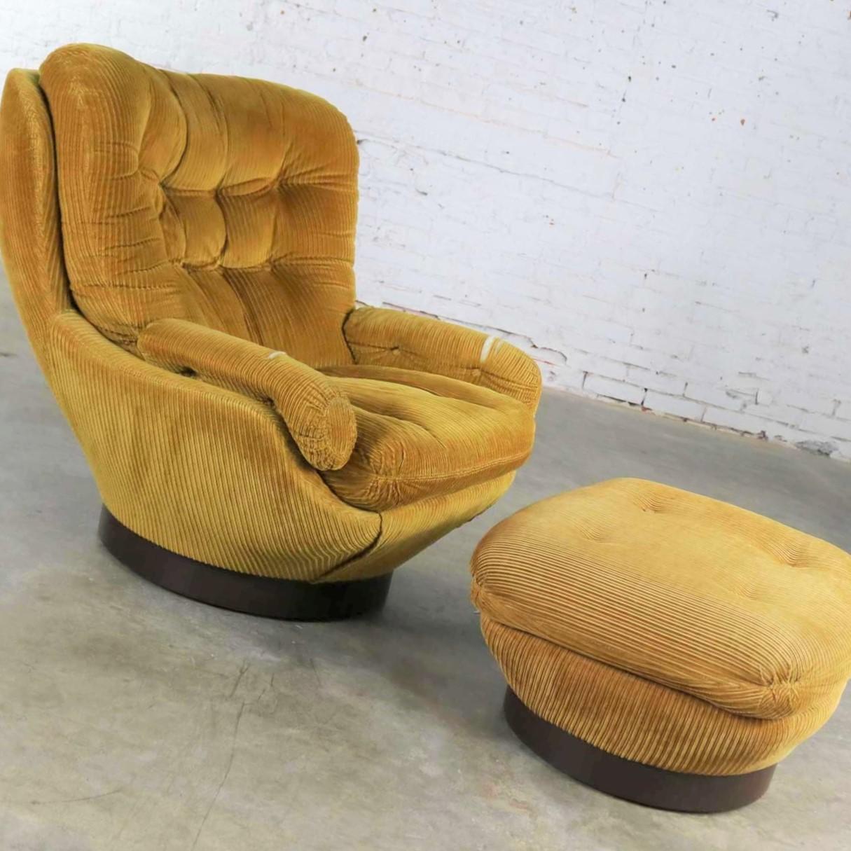 Vintage Modern Selig Swivel Chair and Ottoman Style of Joe Columbo Elda Chair 2