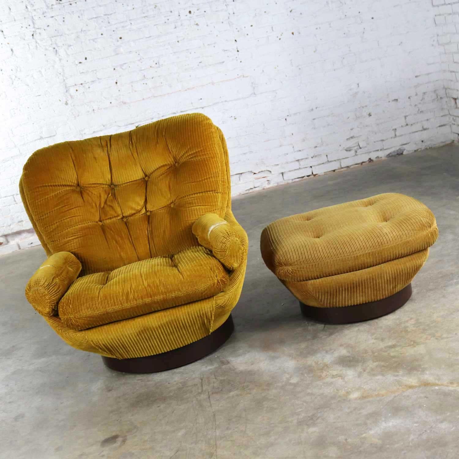 Vintage Modern Selig Swivel Chair and Ottoman Style of Joe Columbo Elda Chair 8