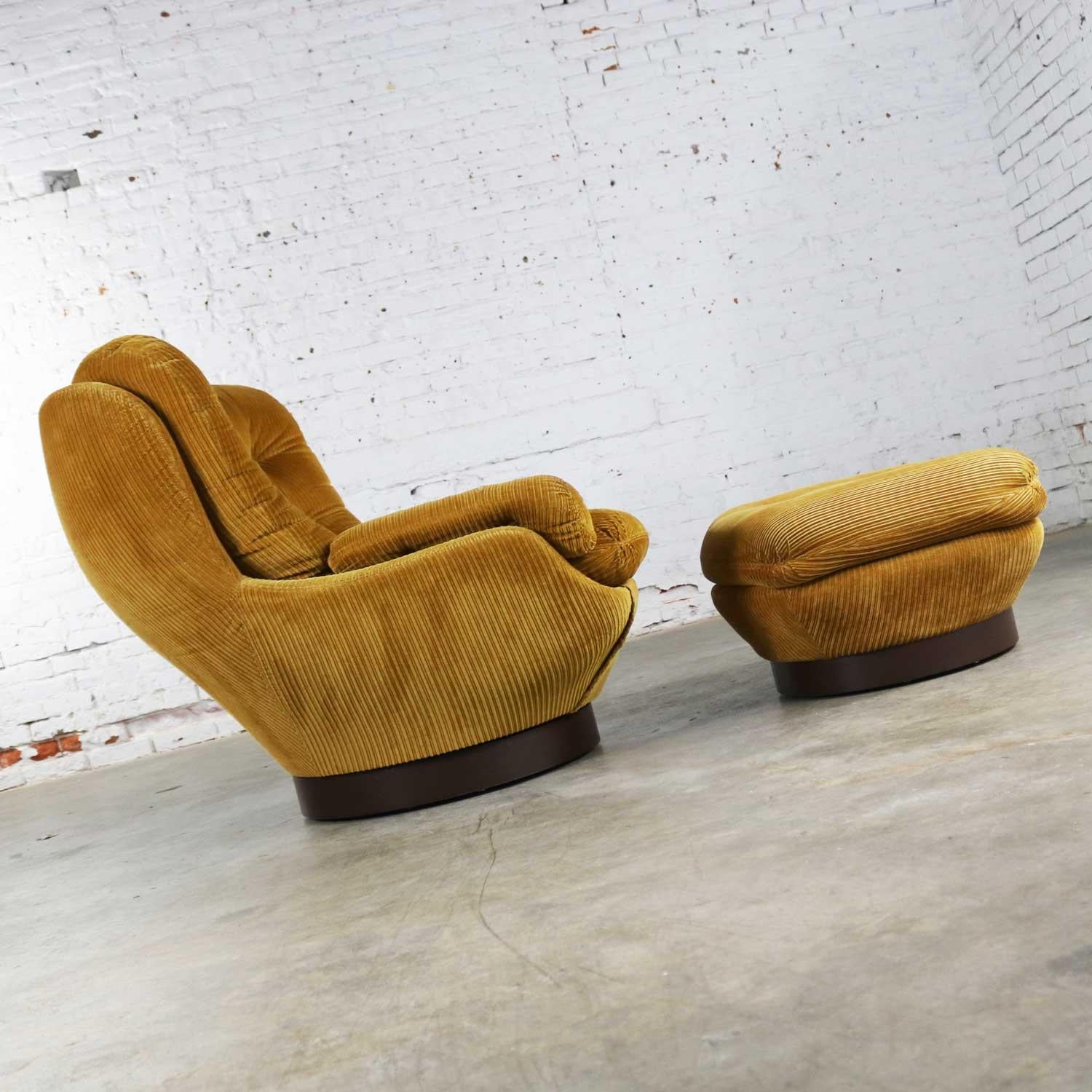 20th Century Vintage Modern Selig Swivel Chair and Ottoman Style of Joe Columbo Elda Chair