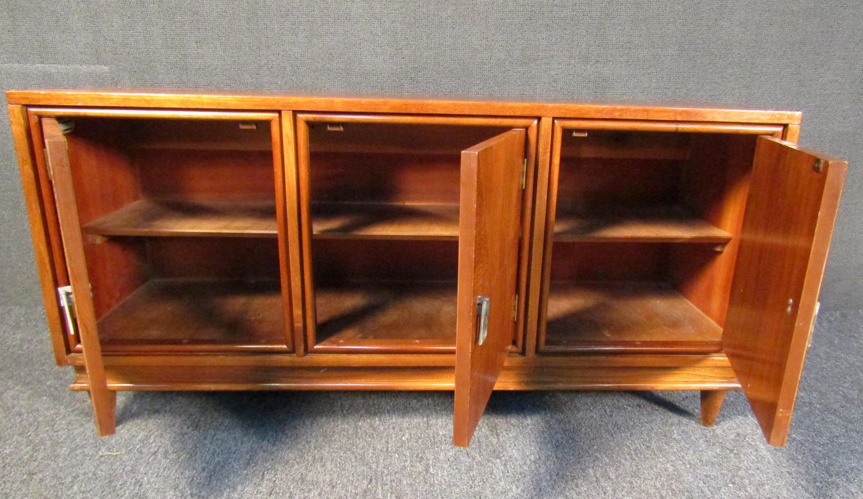 This unique Mid-Century Modern credenza features beautiful multi-Directional veneer on cabinet doors, as well as unique mid-century pulls. The spacious interior provides ample storage. Perfect for any home or office.

Please confirm item location