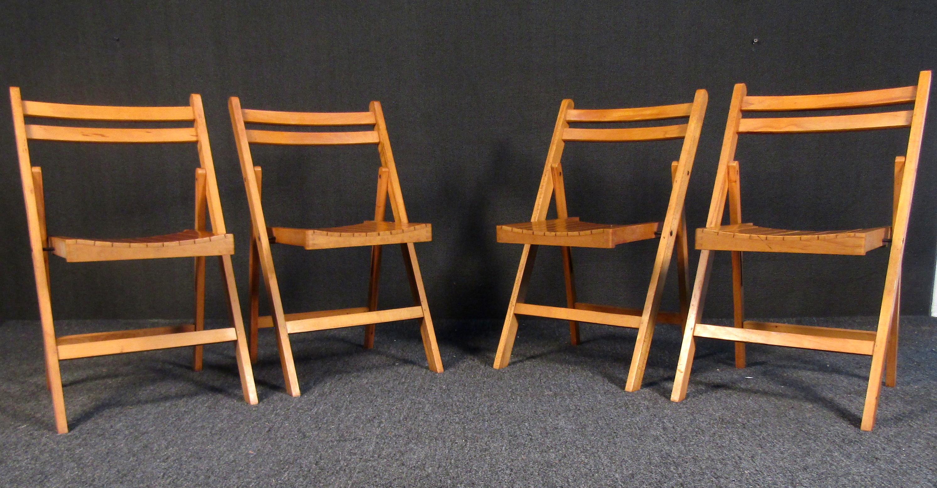 Set of 4 Mid-Century Modern wood folding chairs. Easy to store.

(Please confirm item location - NY or NJ - with dealer).